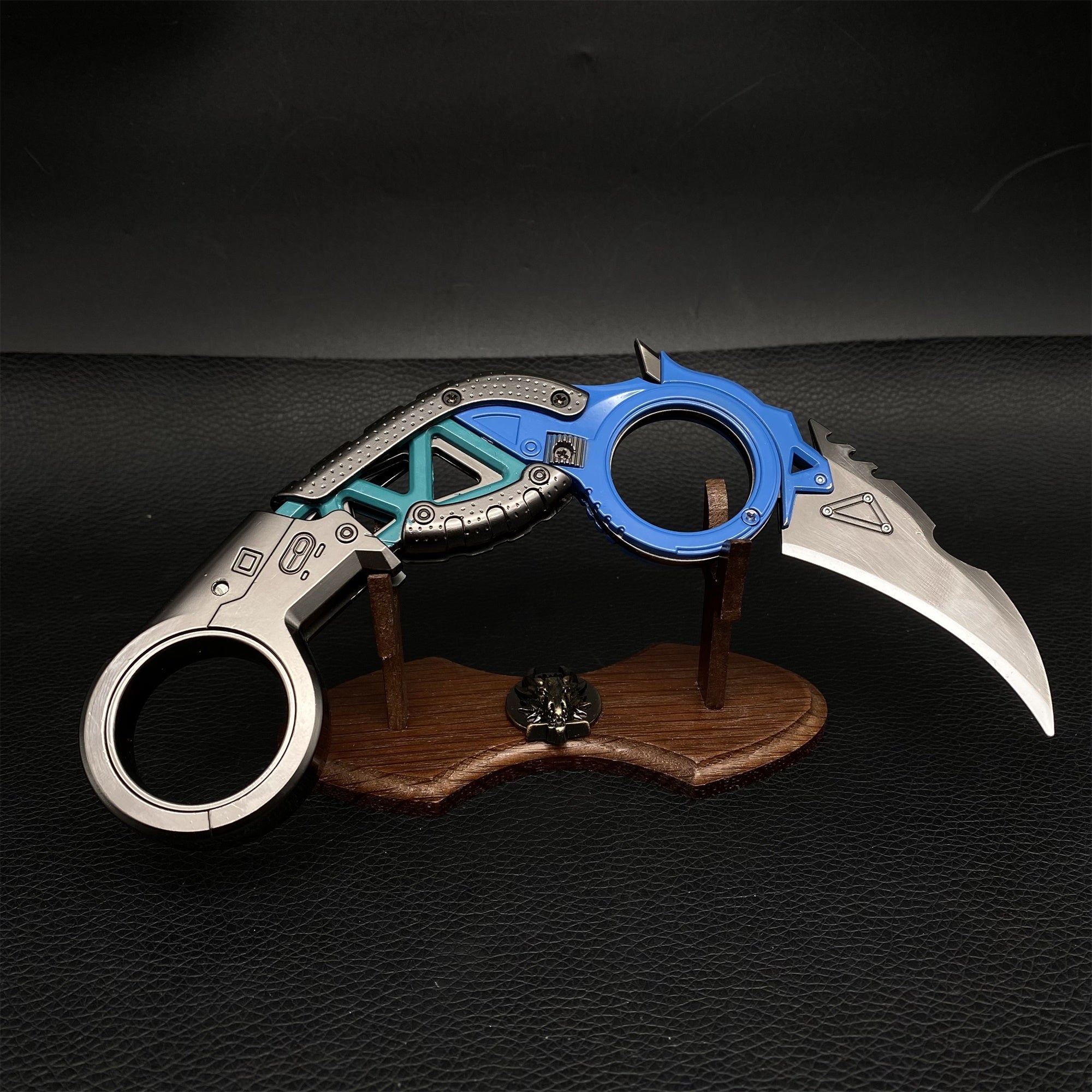 New Raptor's Claw Metal Blunt Replica-Foldable Version Blue & Stand - Tophatter Daily Deals