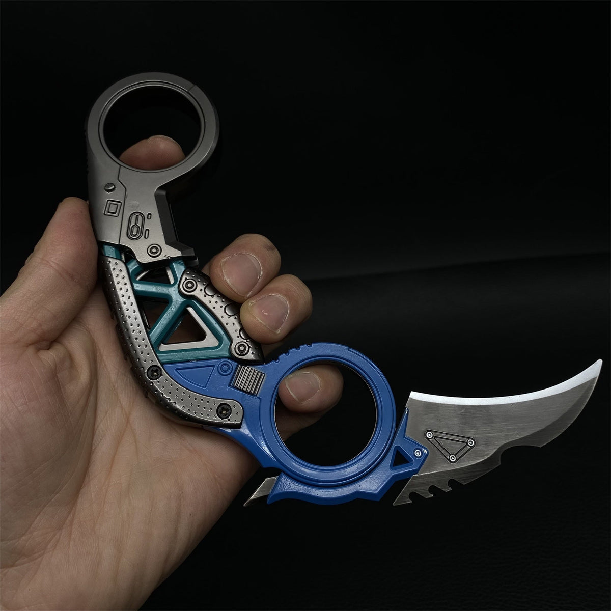 New Raptor's Claw Metal Blunt Replica-Foldable Version Blue Only - Tophatter Daily Deals