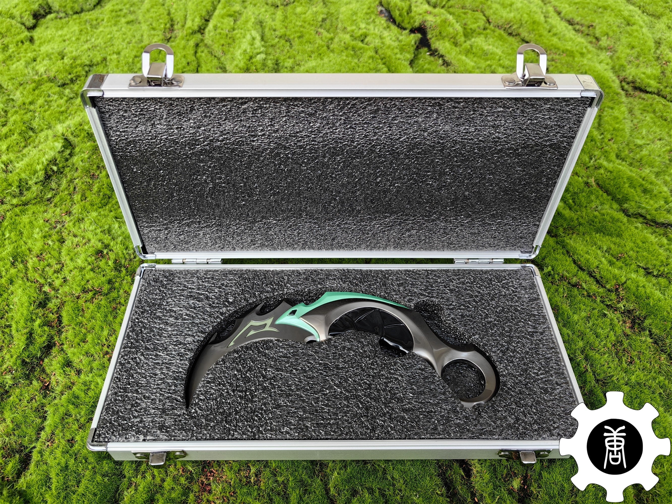 Metal Reaver Karambit Gift Box USA Only Green (Aluminum Box) - Tophatter Daily Deals