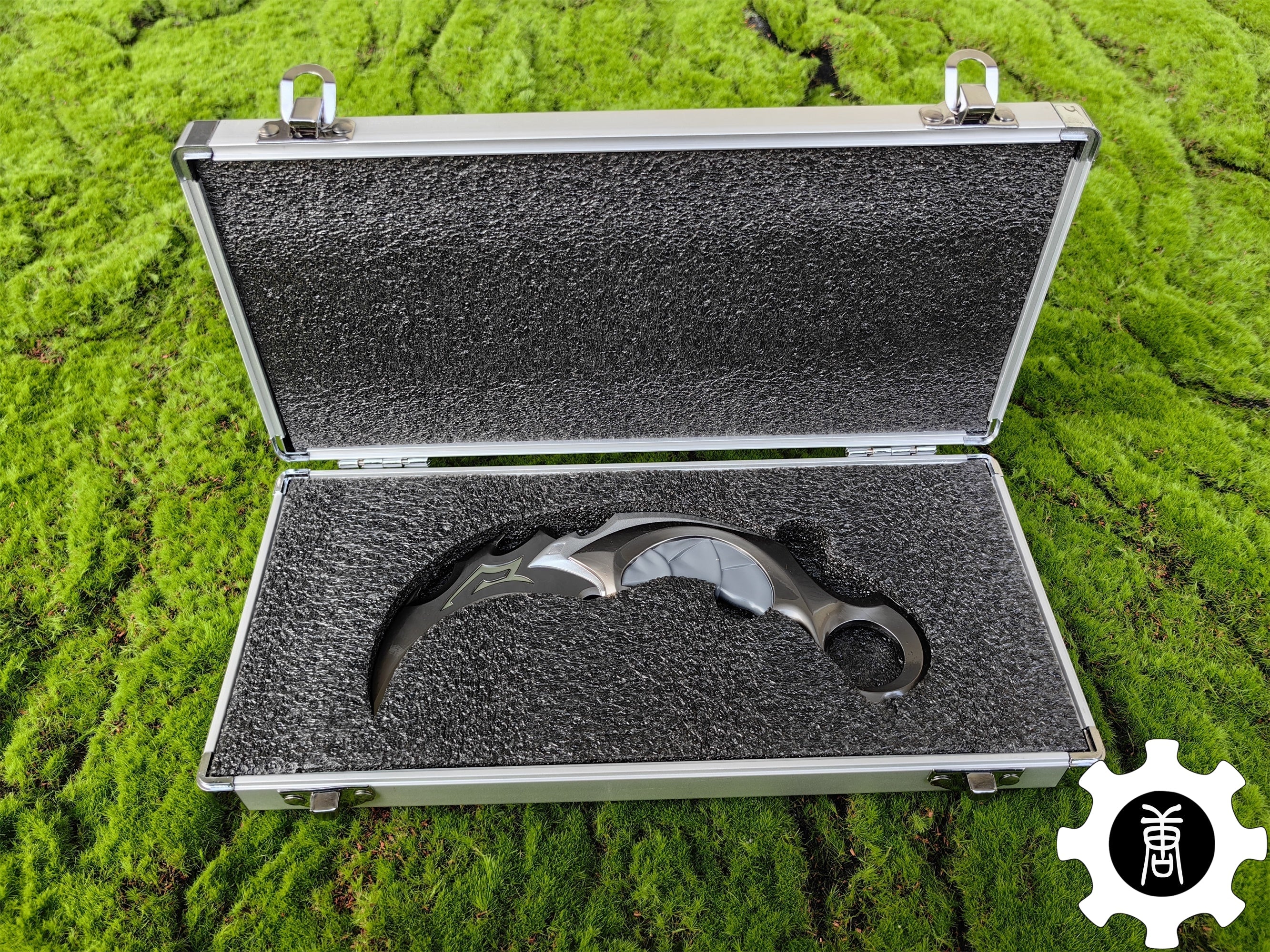 Metal Reaver Karambit Gift Box USA Only White (Aluminum Box) - Tophatter Daily Deals