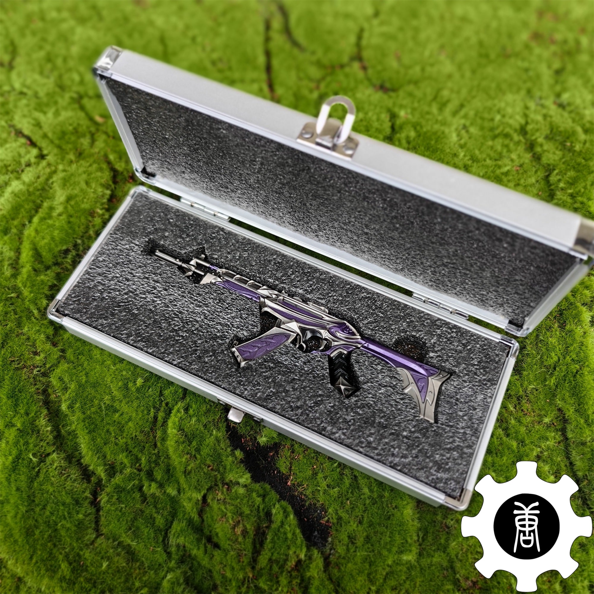 Reaver Vandal Skin Game Gun Model Metal Replica With Aluminum Box - Tophatter Daily Deals