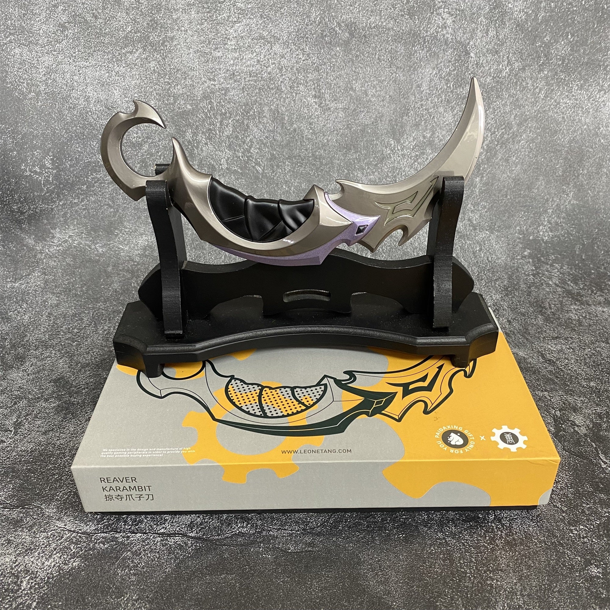 Metal Reaver Karambit Blunt Blade Trainer Cosplay Prop Karambit & Wooden Stand - Tophatter Daily Deals