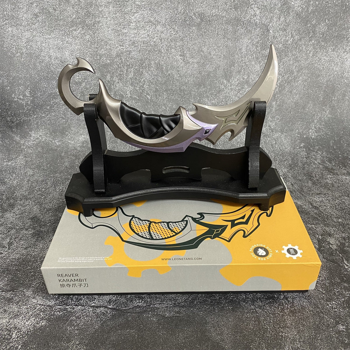 Metal Reaver Karambit Blunt Blade Trainer Cosplay Prop Karambit & Wooden Stand - Tophatter Daily Deals