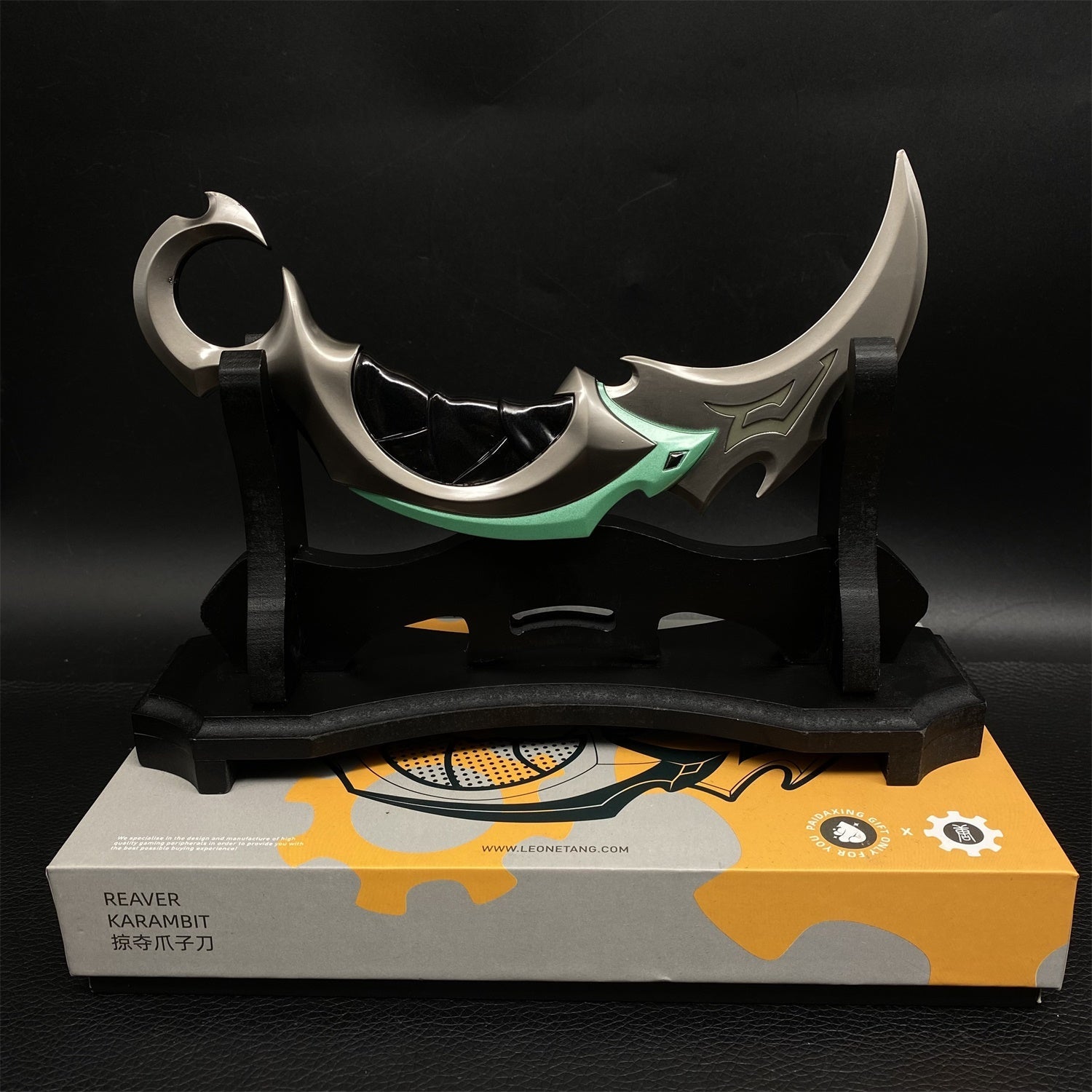 Reaver Karambit Metal Blunt Blade Trainer Cosplay Prop Game Replica Green & Stand - Tophatter Daily Deals