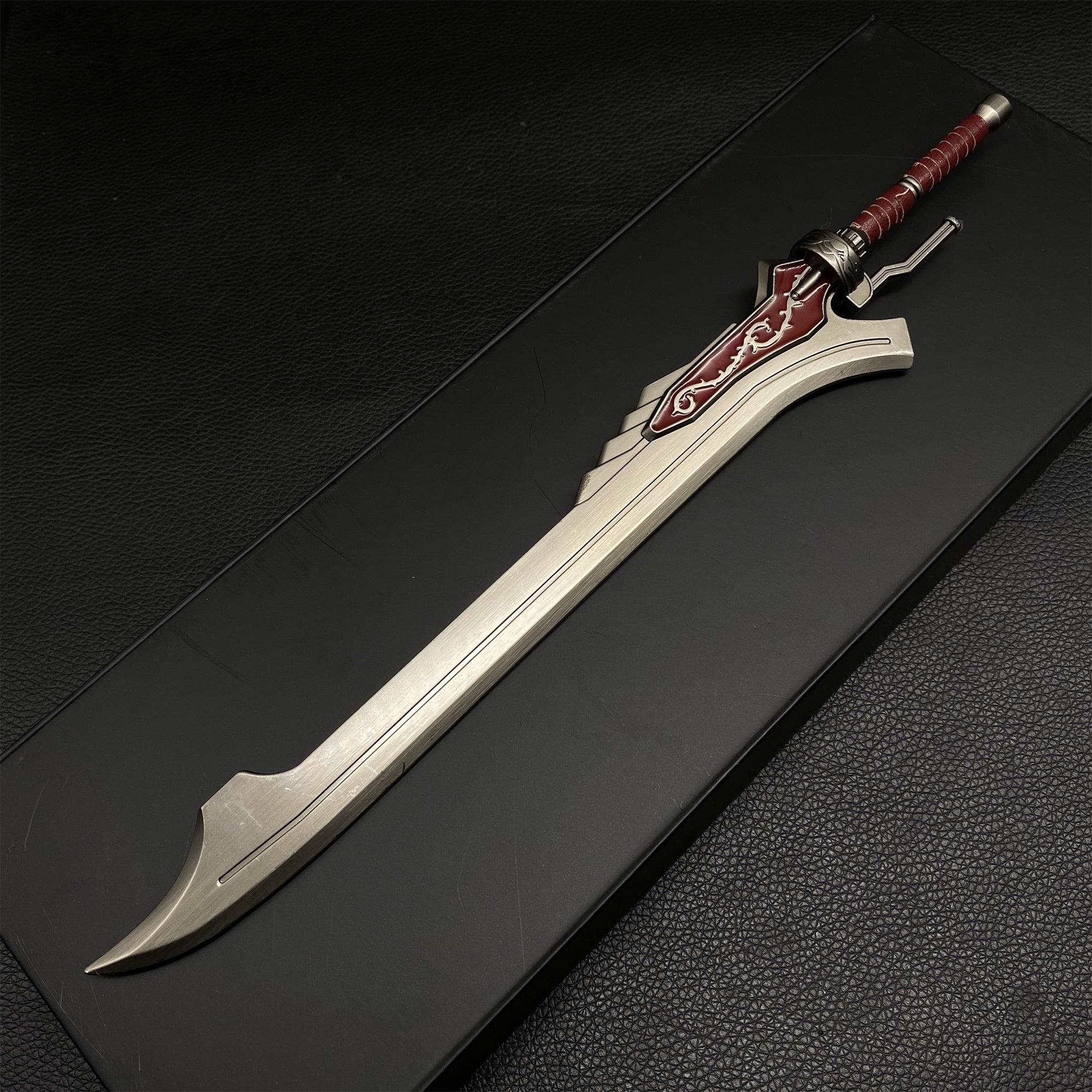 Red Queen Sword Metal Replica 1/6 Scale - Tophatter Daily Deals