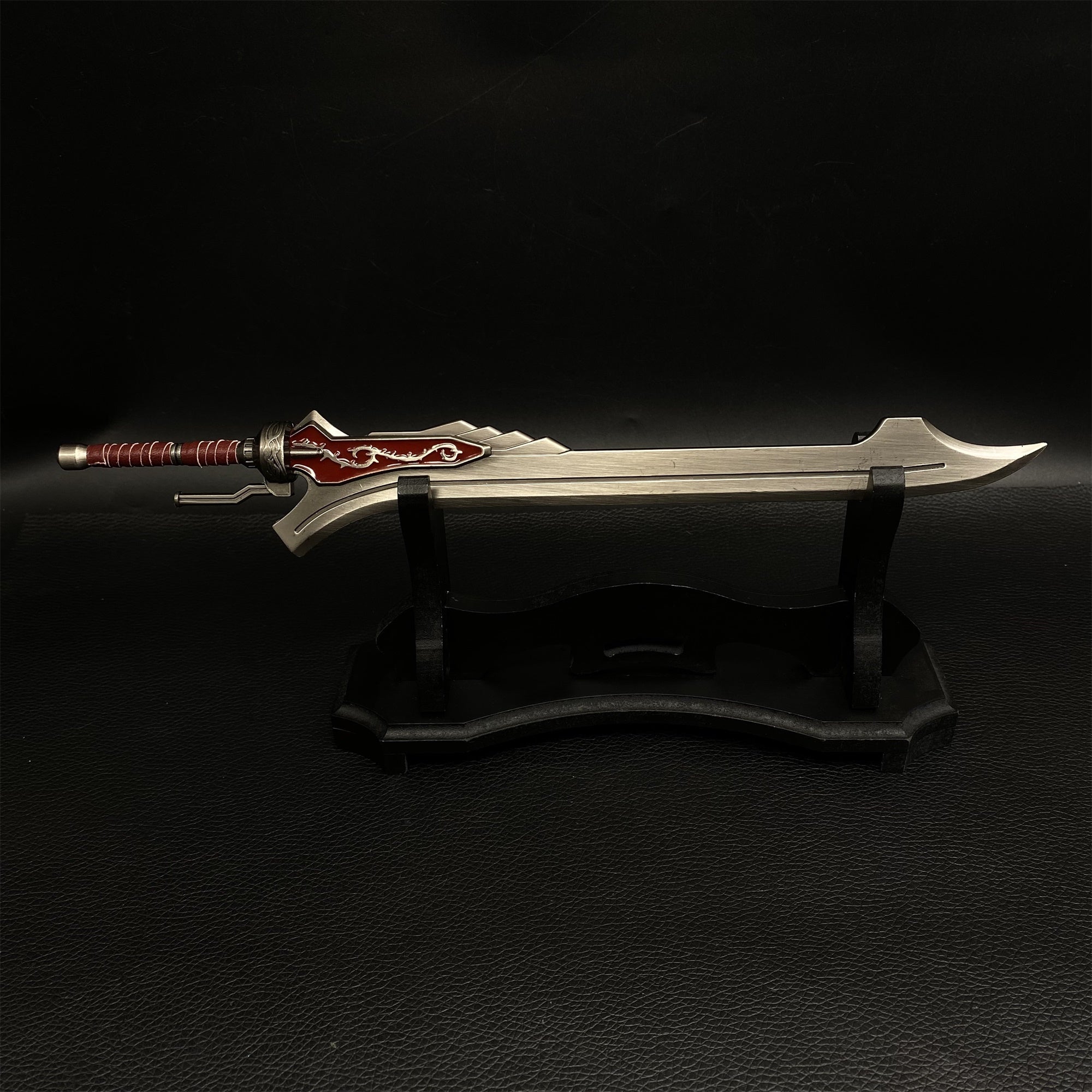 Red Queen Sword Metal Replica 1/6 Scale - Tophatter Daily Deals