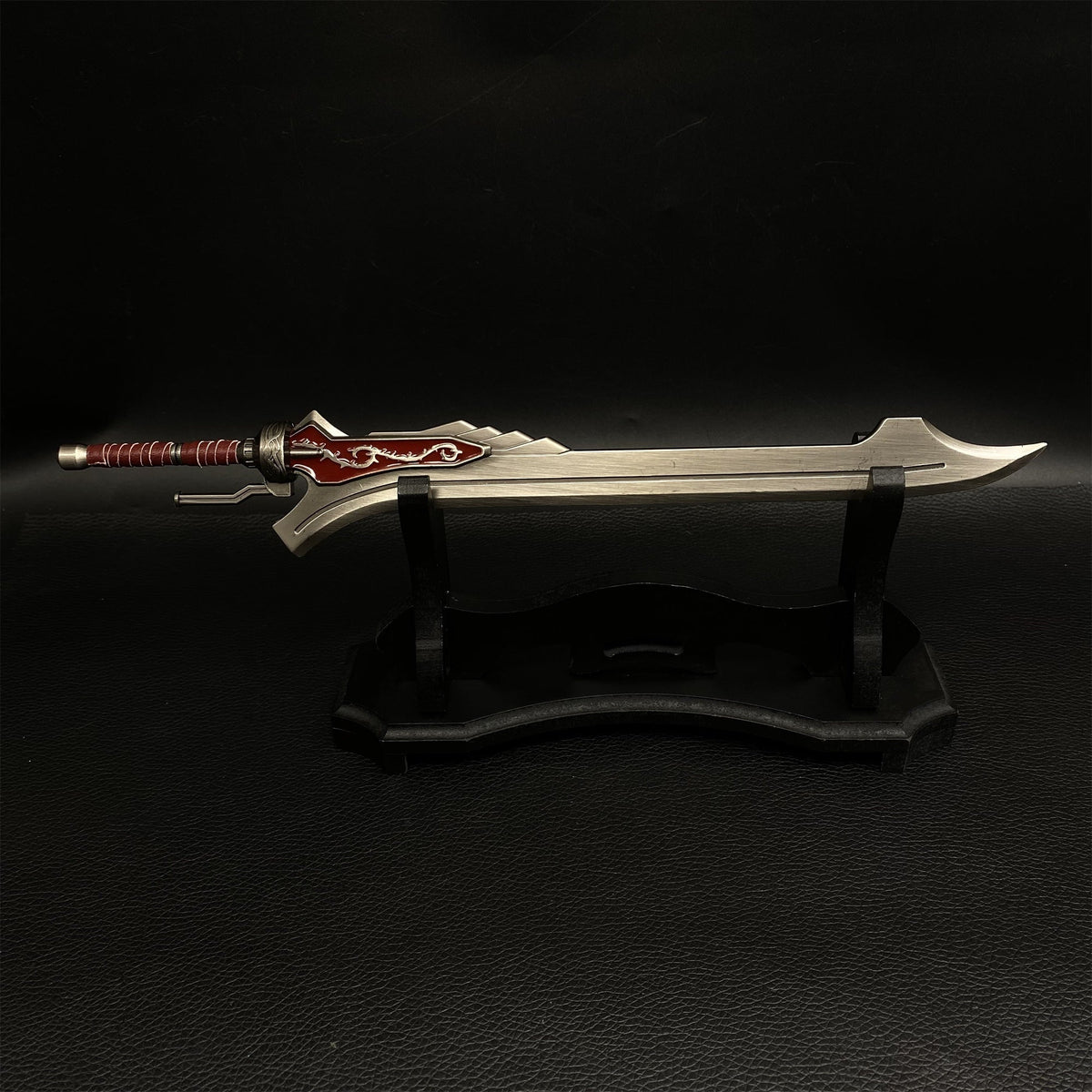 Red Queen Sword Metal Replica 1/6 Scale - Tophatter Daily Deals