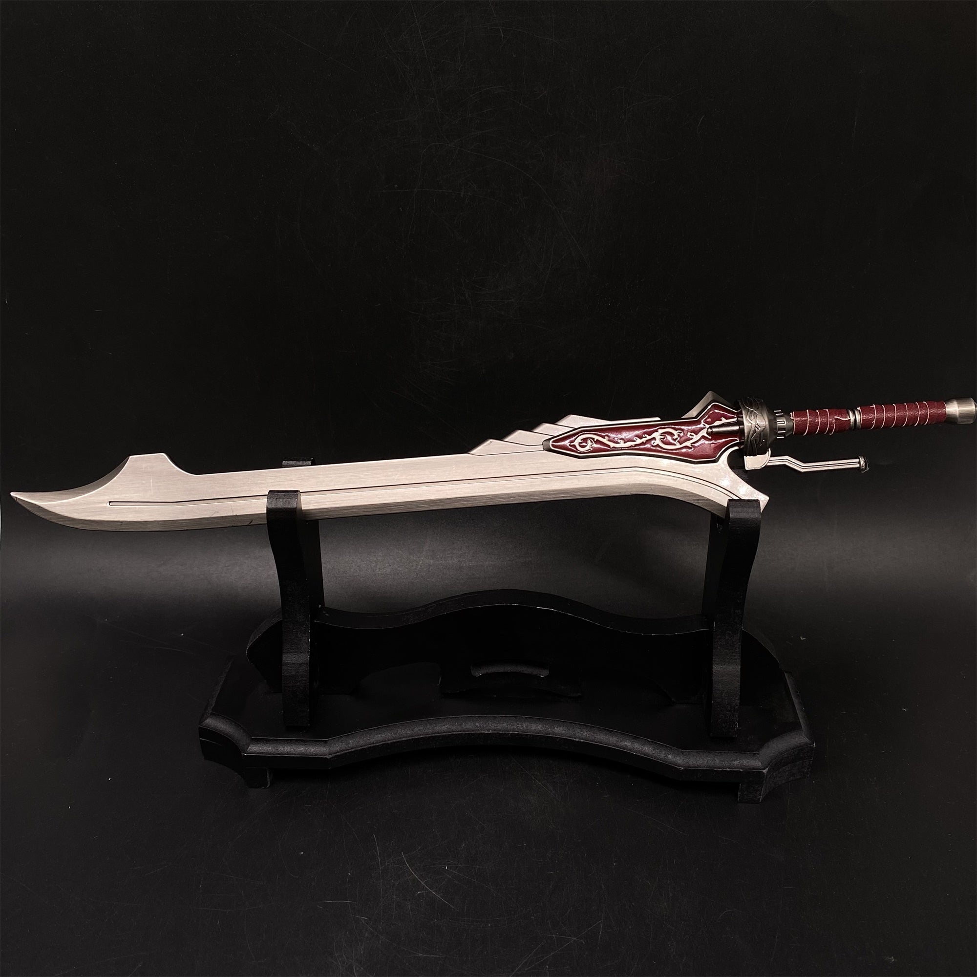 Red Queen Sword Metal Replica 1/6 Scale - Tophatter Daily Deals