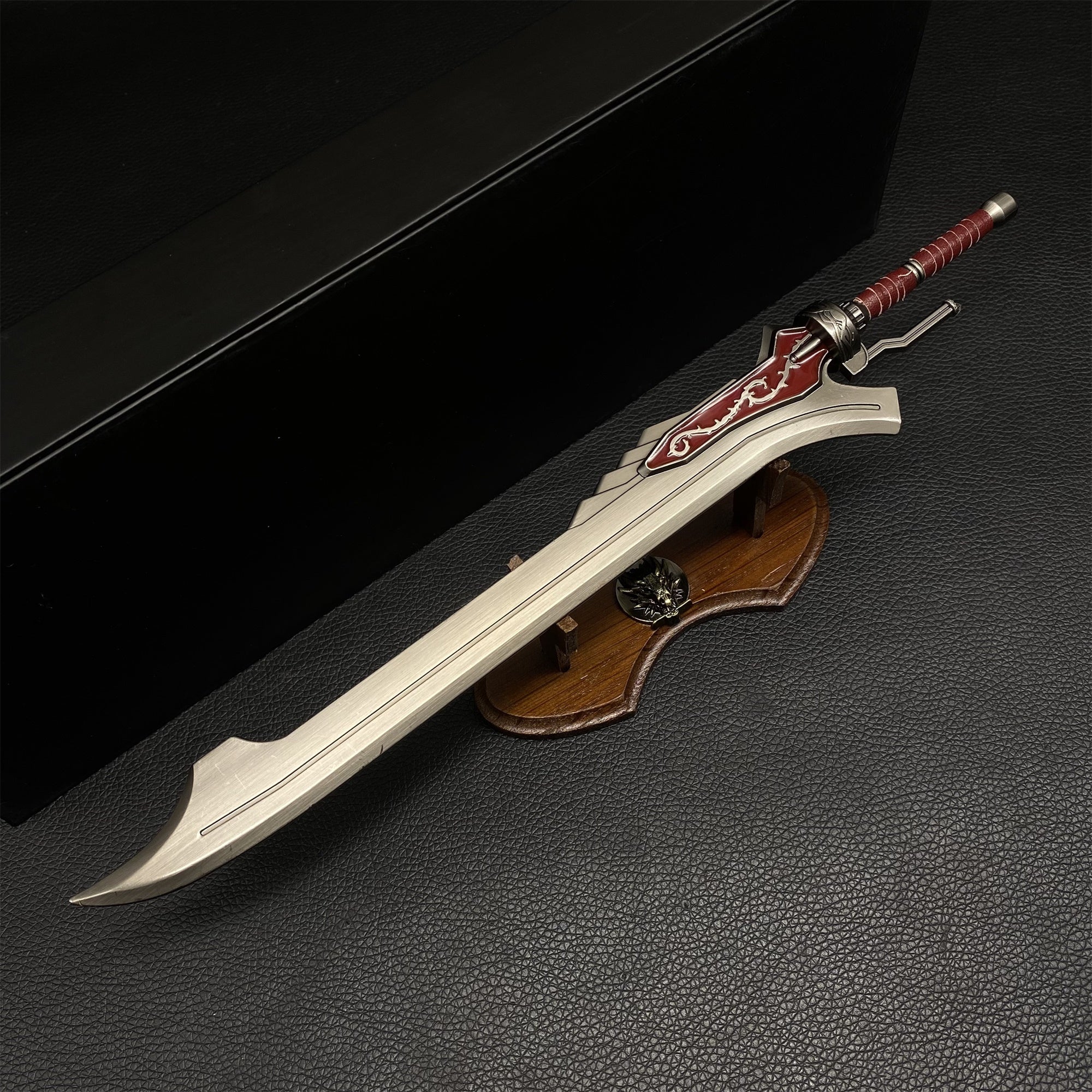 Red Queen Sword Metal Replica 1/6 Scale - Tophatter Daily Deals
