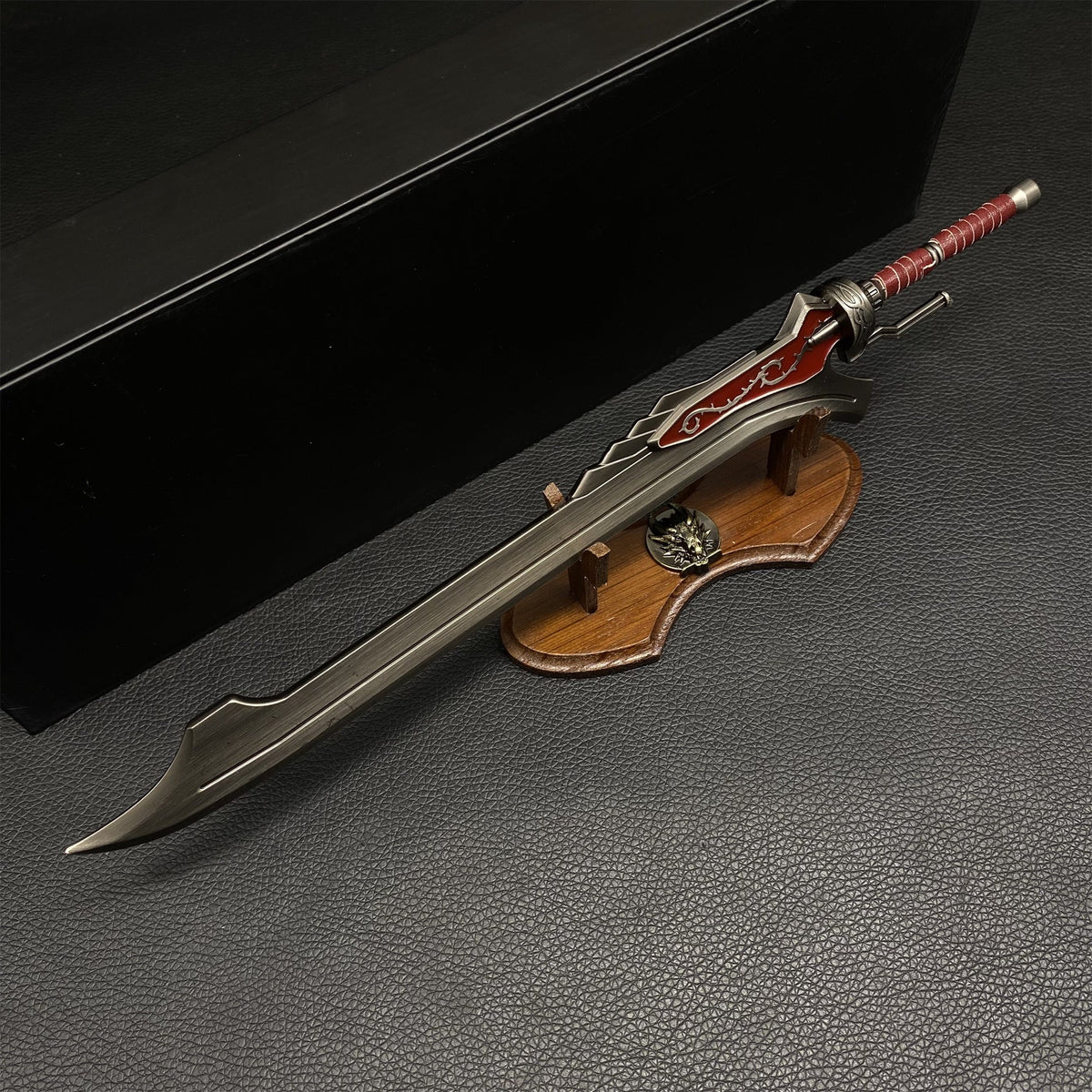 Red Queen Sword Metal Replica 1/6 Scale - Tophatter Daily Deals