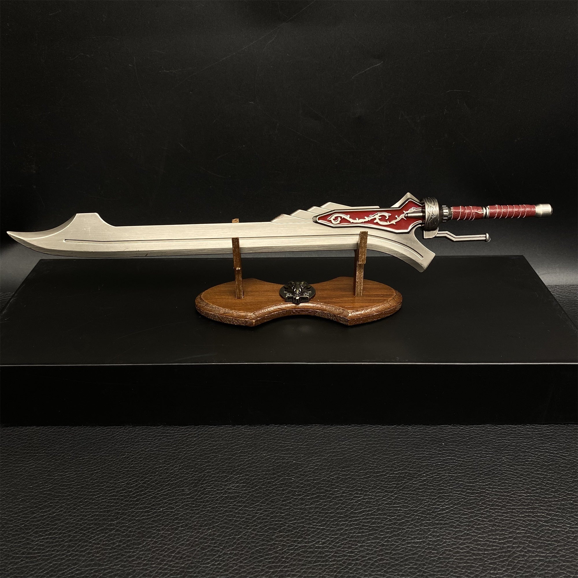 Red Queen Sword Metal Replica 1/6 Scale - Tophatter Daily Deals