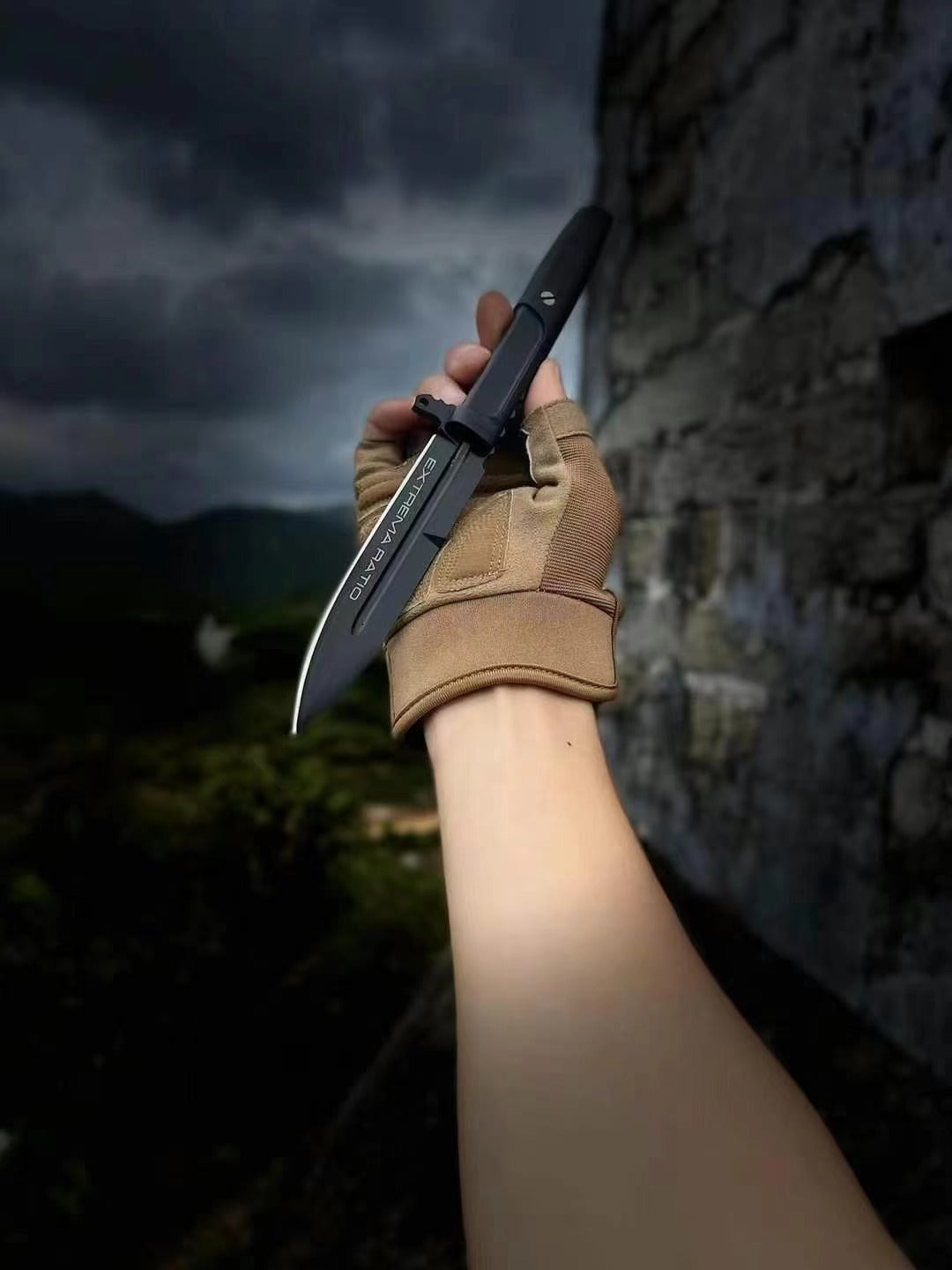 'Requiem' The Extreme Force Tactical Utility Knife - Tophatter Daily Deals