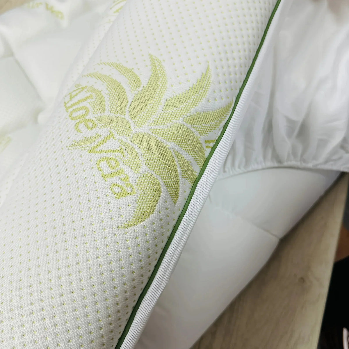 Aloe Vera Mattress Protector – Soft, Hypoallergenic Breathable Cover Bedding - Tophatter Daily Deals