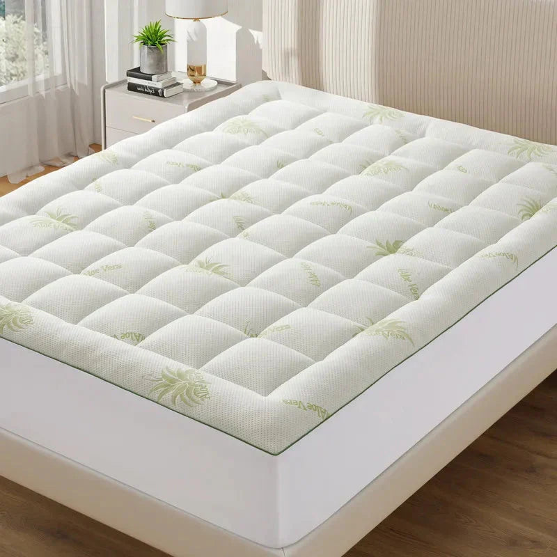 Aloe Vera Mattress Protector – Soft, Hypoallergenic Breathable Cover Bedding - Tophatter Daily Deals
