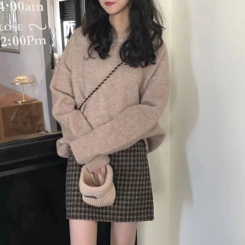 Cozy Oversized Women’s Pullover Sweater - Round Neck Knit - Tophatter Daily Deals