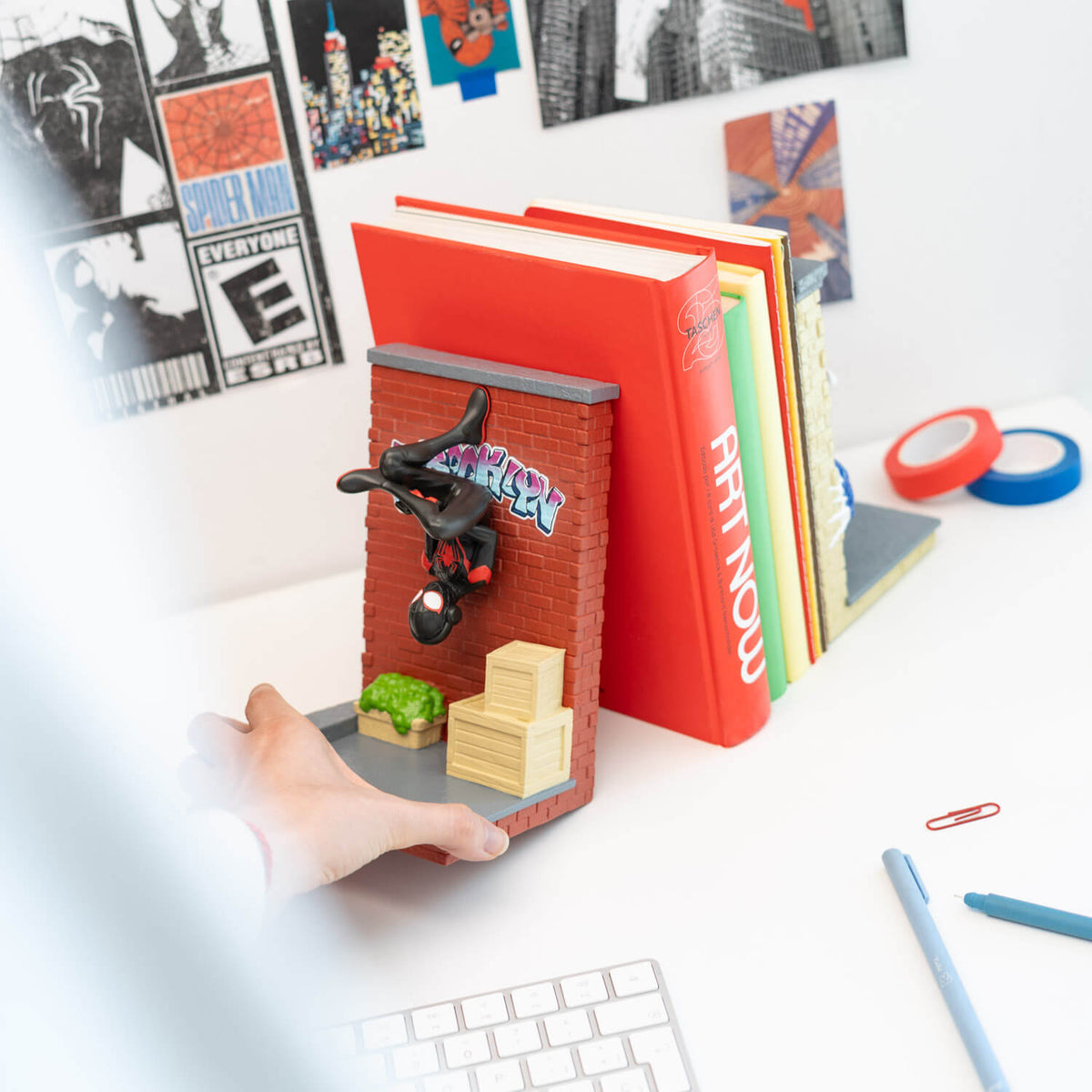 Marvel – Spider-Man Bookends Bookend - Tophatter Daily Deals