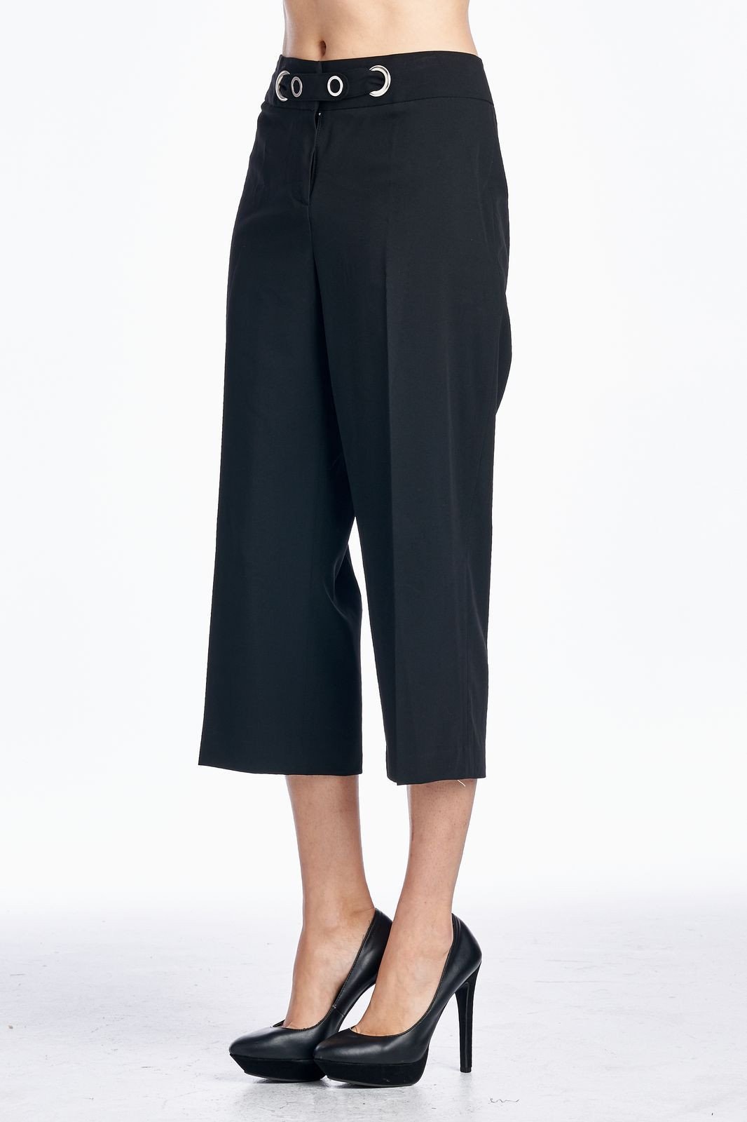 Larry Levine Capris Capris - Tophatter Daily Deals