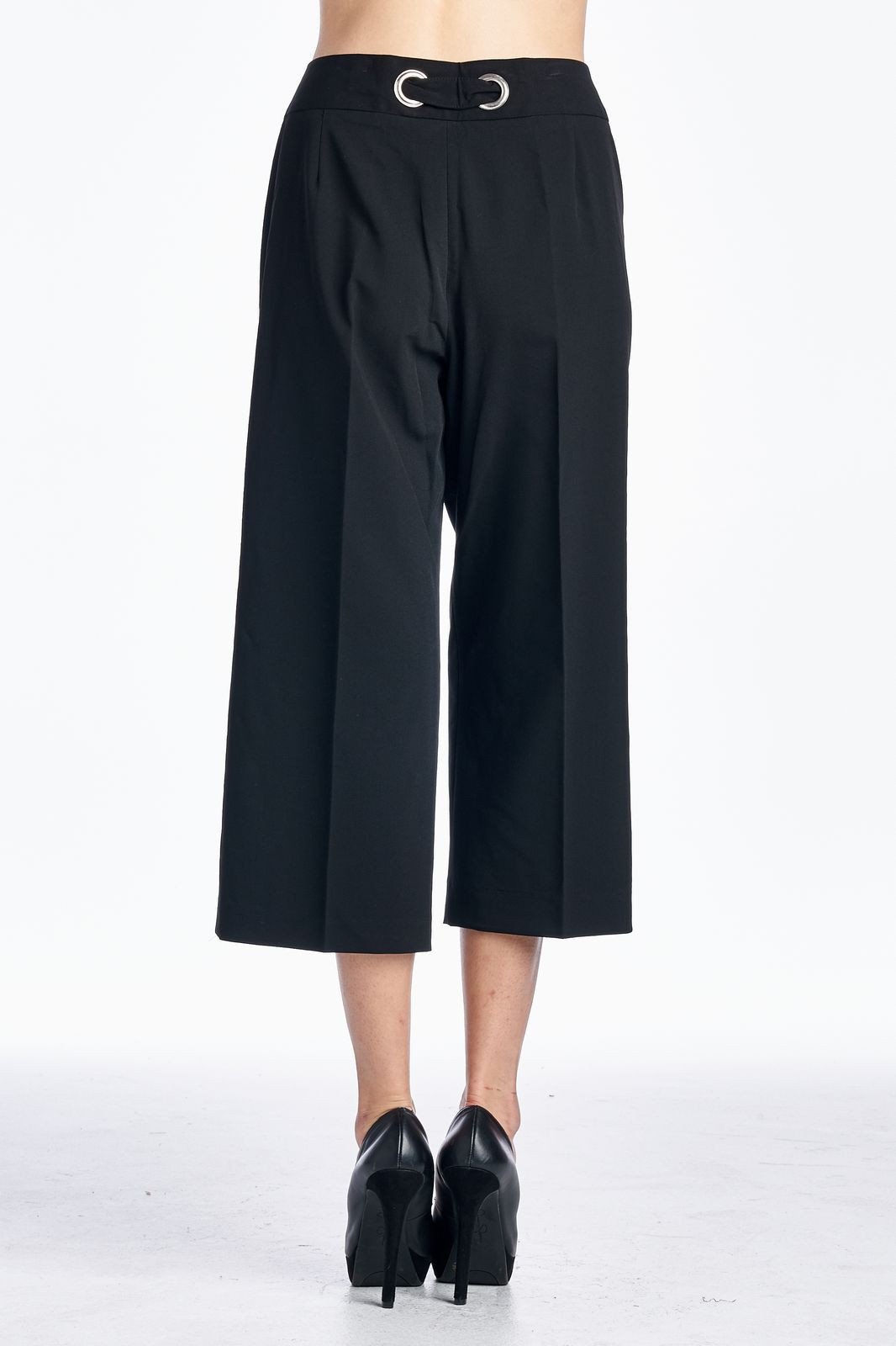Larry Levine Capris Capris - Tophatter Daily Deals