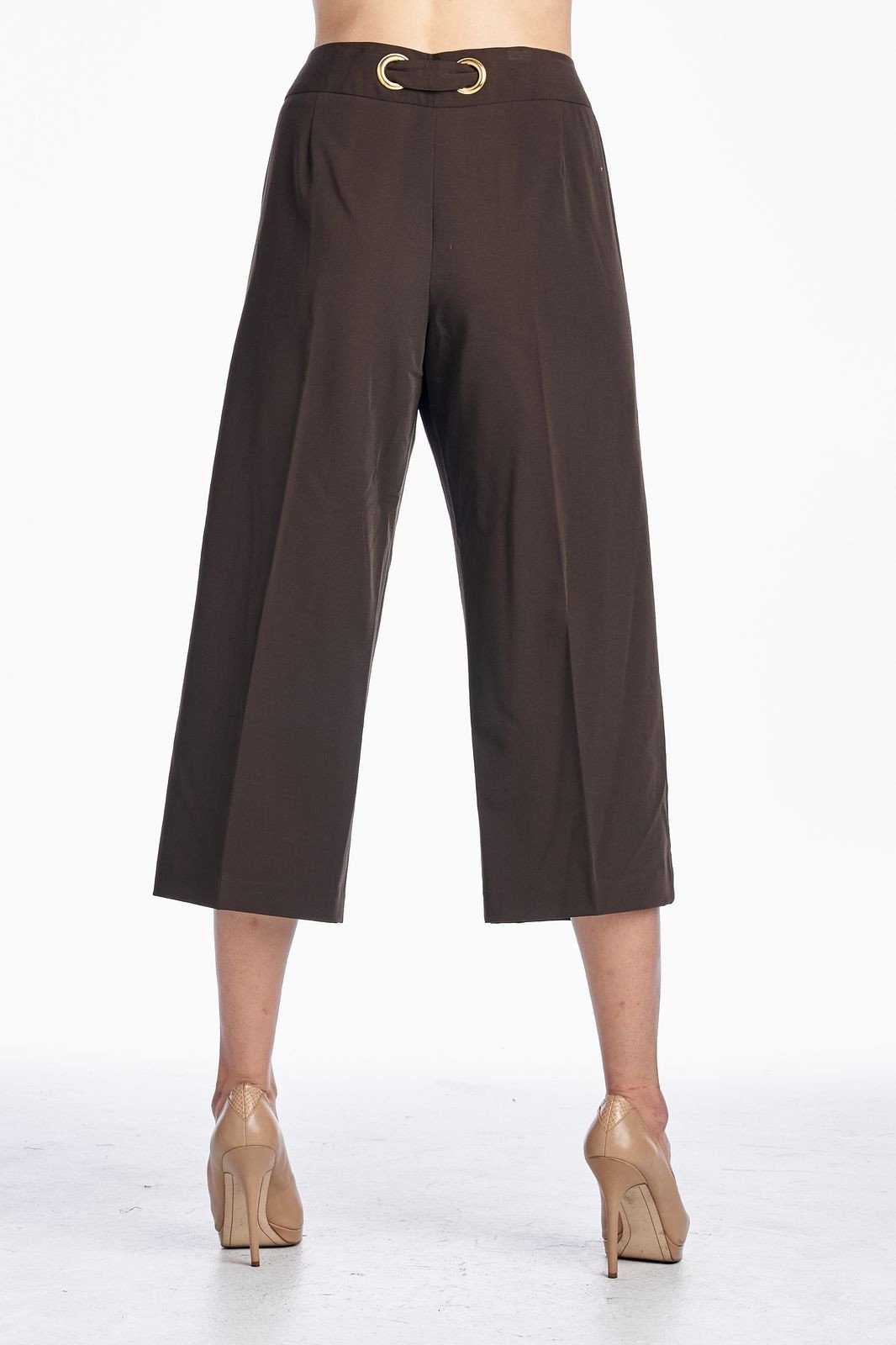 Larry Levine Capris Capris - Tophatter Daily Deals