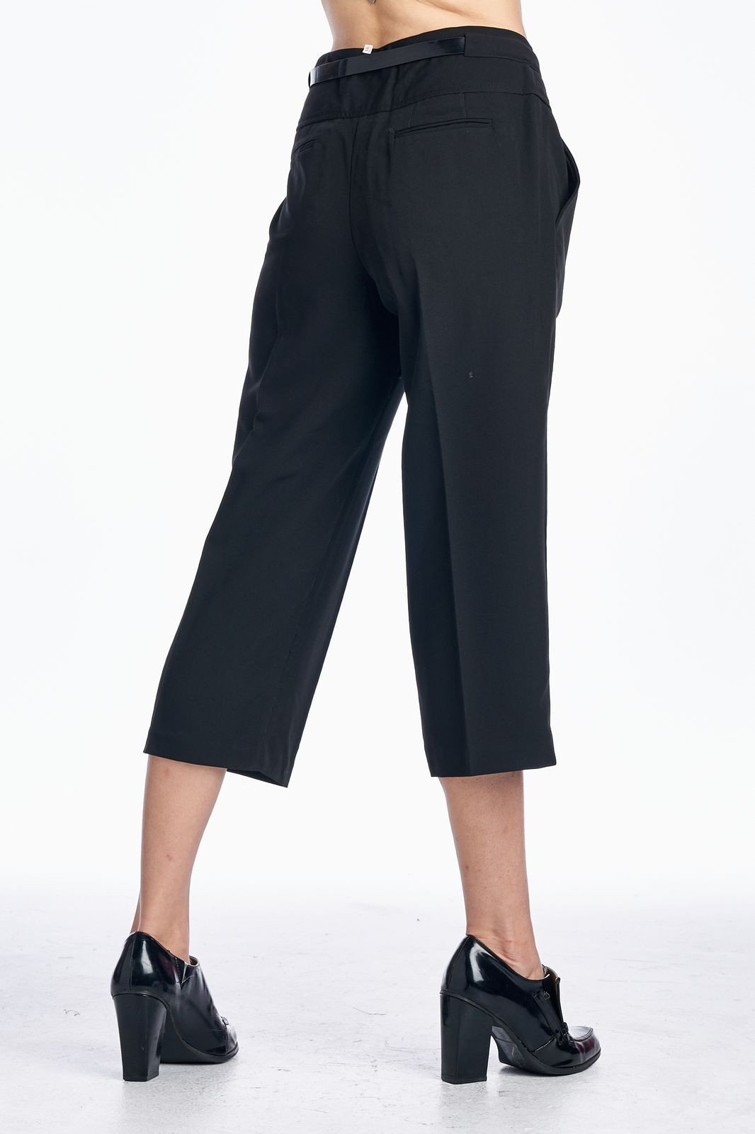 Larry Levine Stretch Capris with Belt Capris - Tophatter Daily Deals