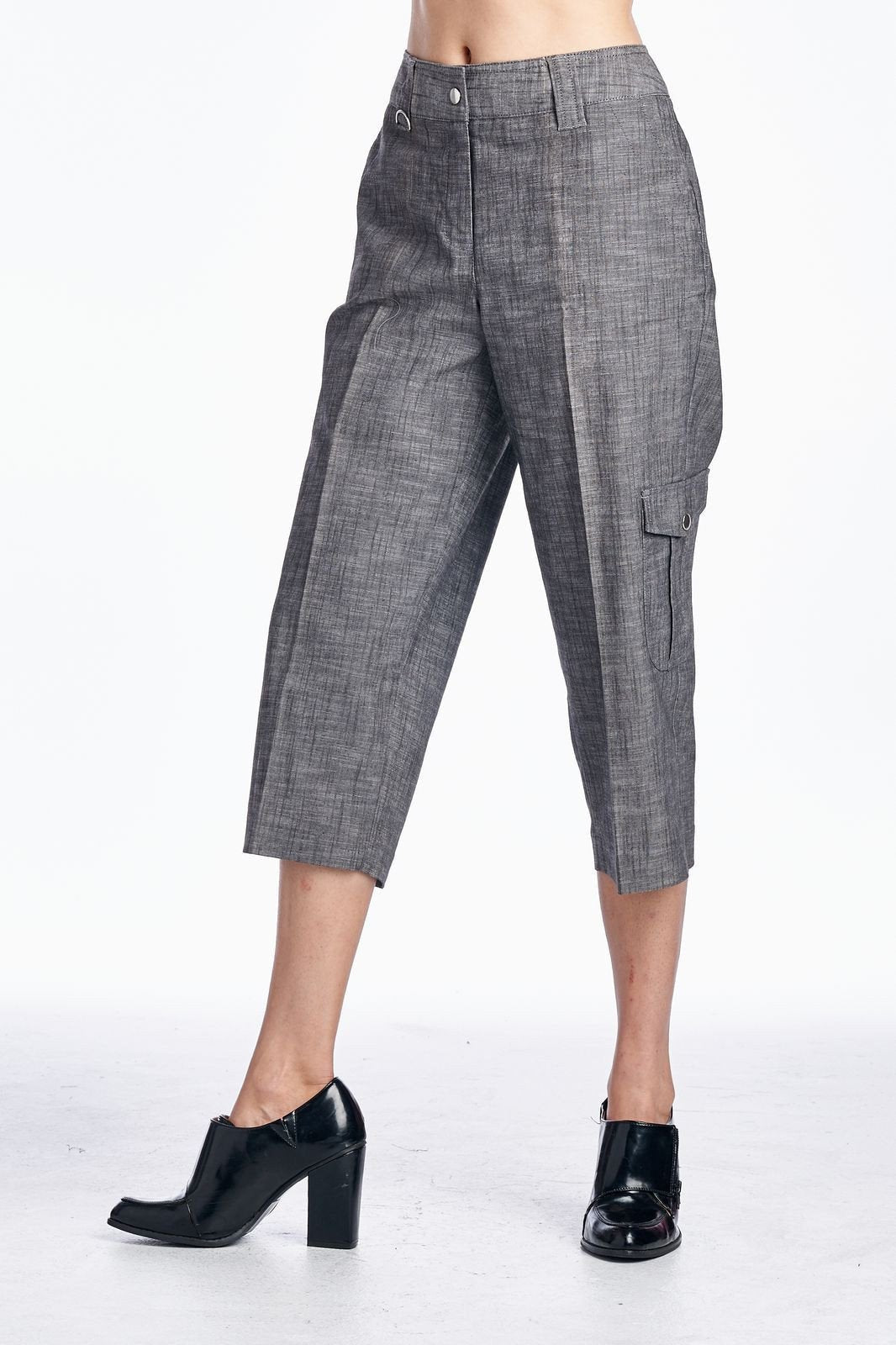 Larry Levine Capris Black 90 Capris - Tophatter Daily Deals