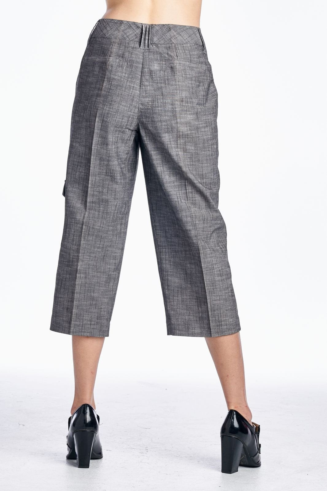 Larry Levine Capris Capris - Tophatter Daily Deals