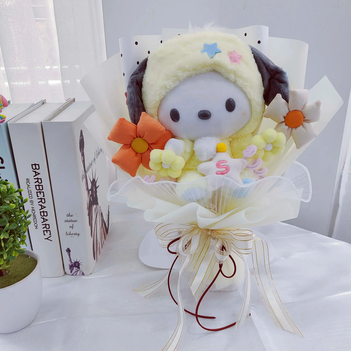 Sanrio Plush Bouquet My Melody Kuromi Cinnamoroll Hello Kitty Yellow x Orange Flowers - Tophatter Daily Deals