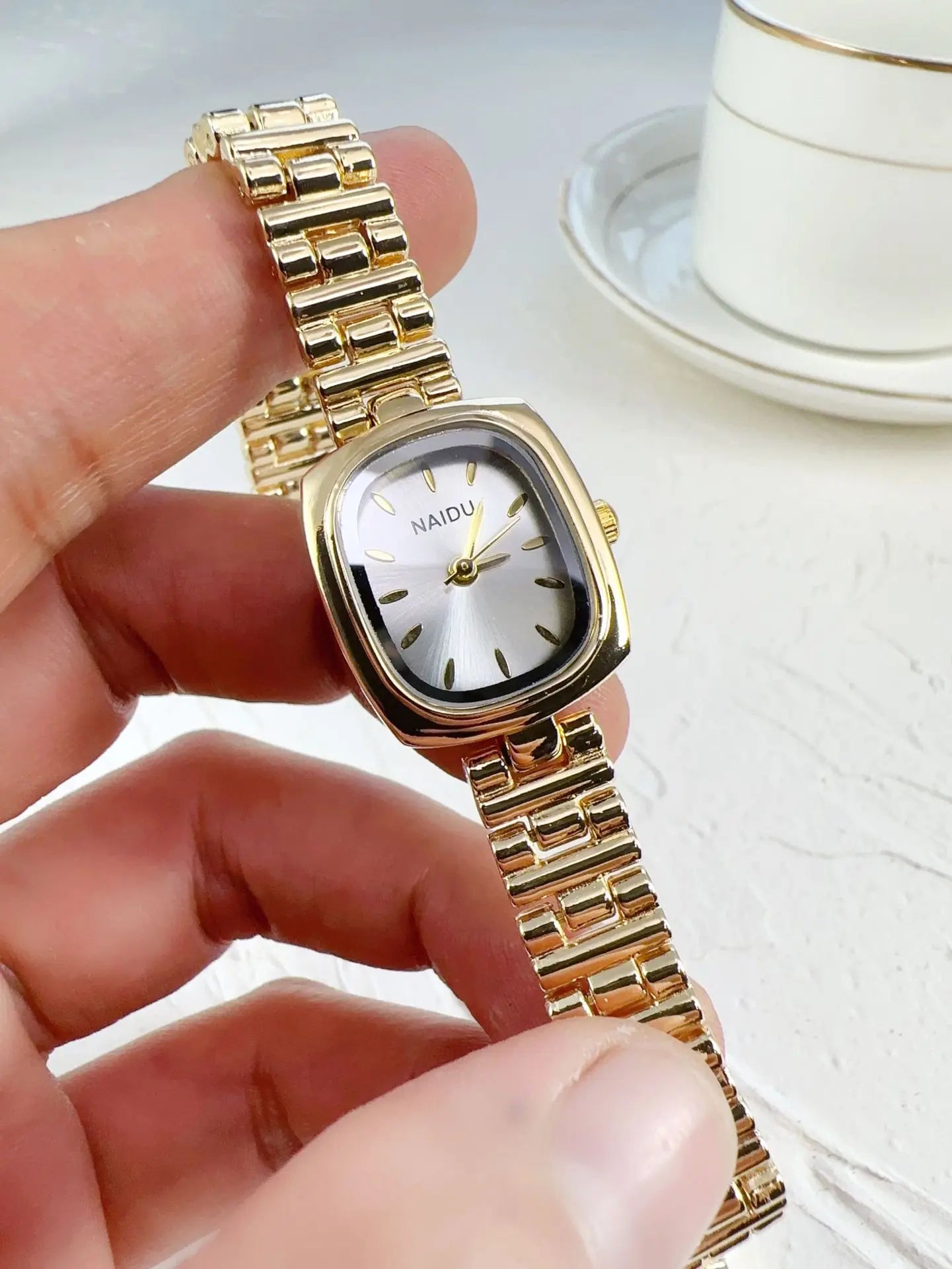 Vintage Ladies Quartz Watch Oval Stainless Steel Apparel & Accessories > Jewelry > Watches - Tophatter Daily Deals