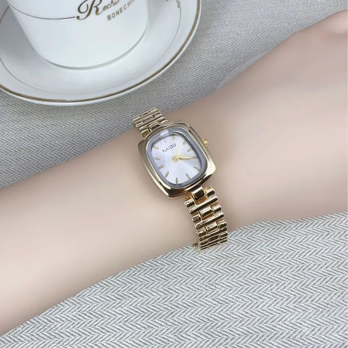 Vintage Ladies Quartz Watch Oval Stainless Steel Apparel & Accessories > Jewelry > Watches - Tophatter Daily Deals