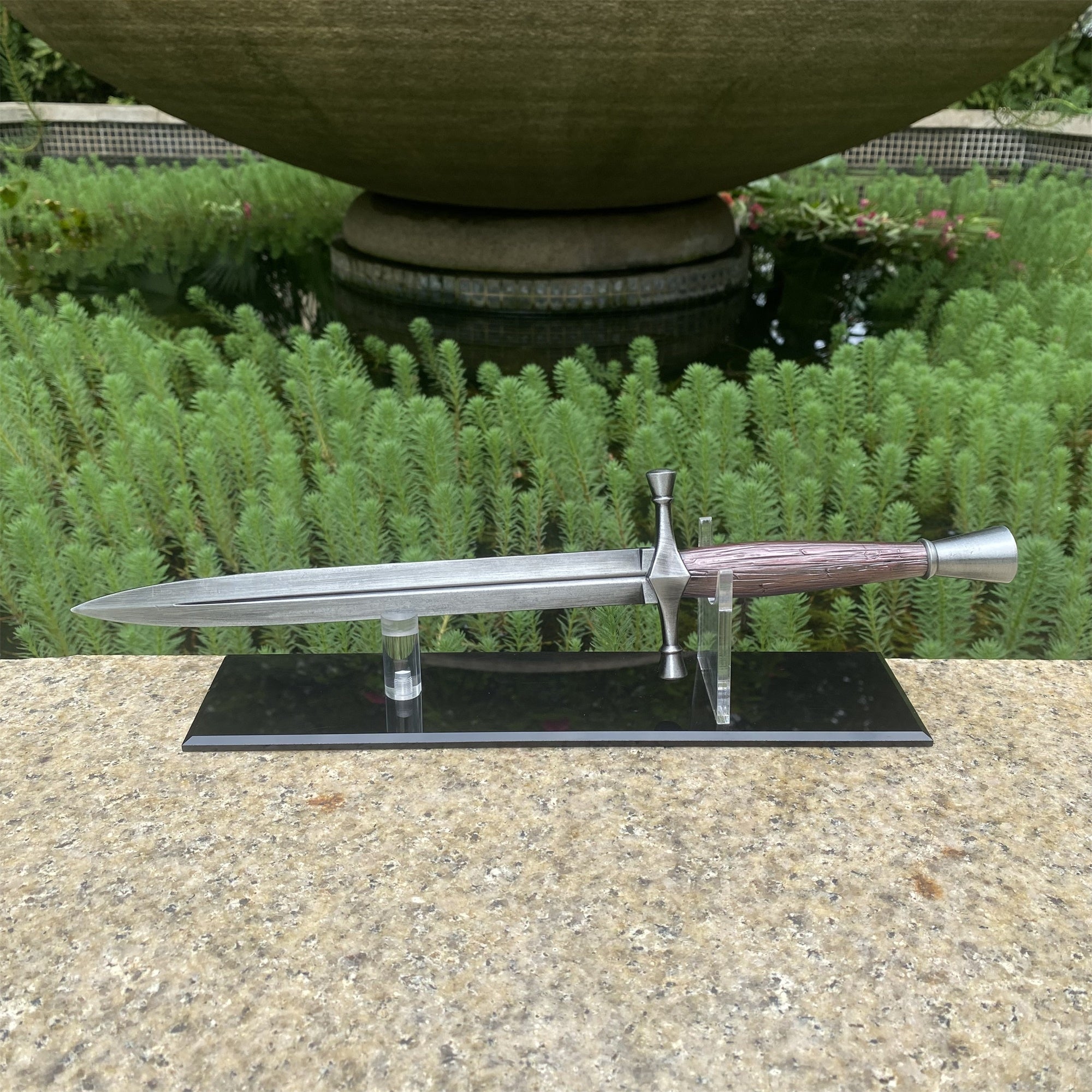 Middle Age Dagger ER Classical Dagger Parry Dagger Misericorde 3 in 1 Pack Dagger & Acrylic Stand - Tophatter Daily Deals