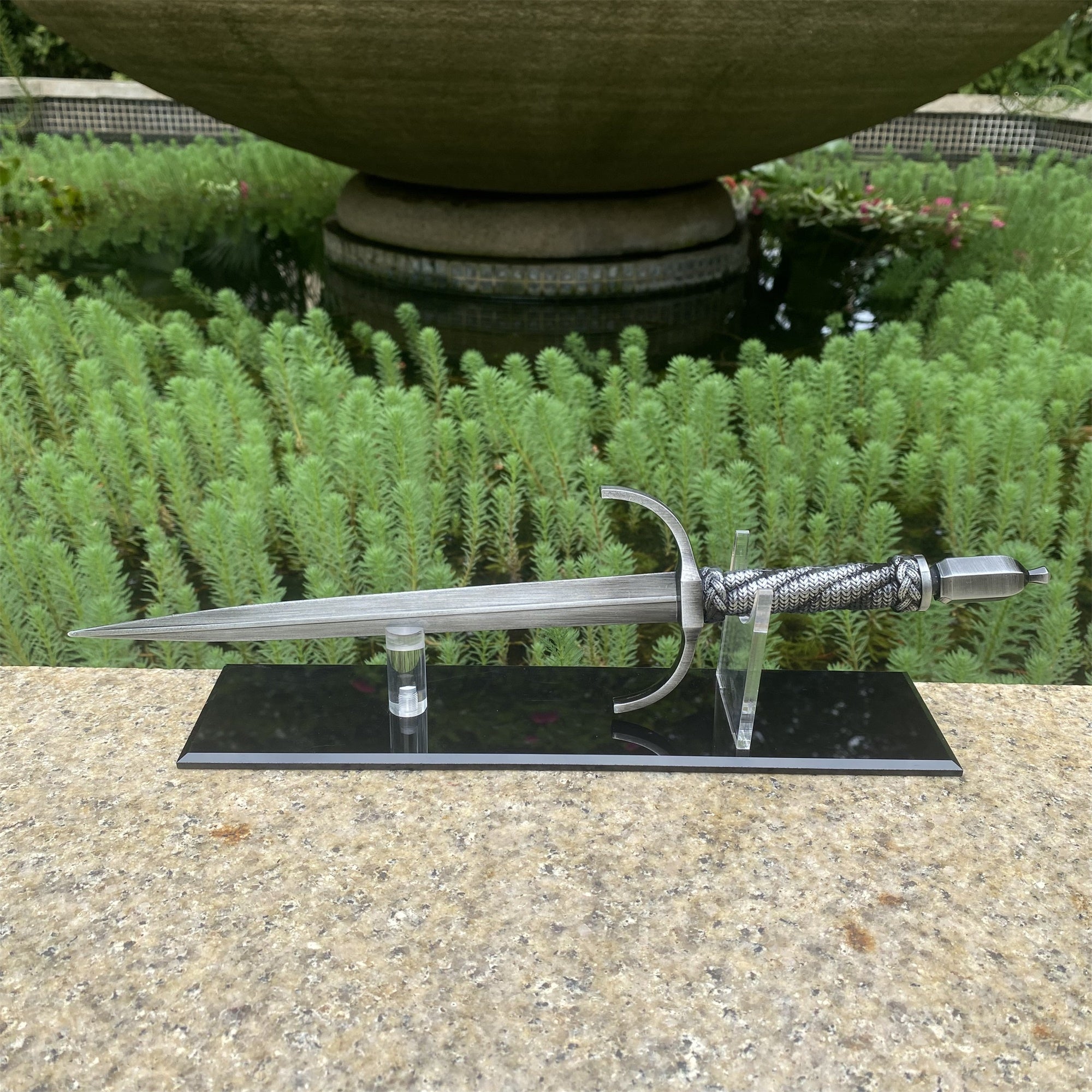 Middle Age Dagger ER Classical Dagger Parry Dagger Misericorde 3 in 1 Pack Parry Dagger Acrylic Stand - Tophatter Daily Deals