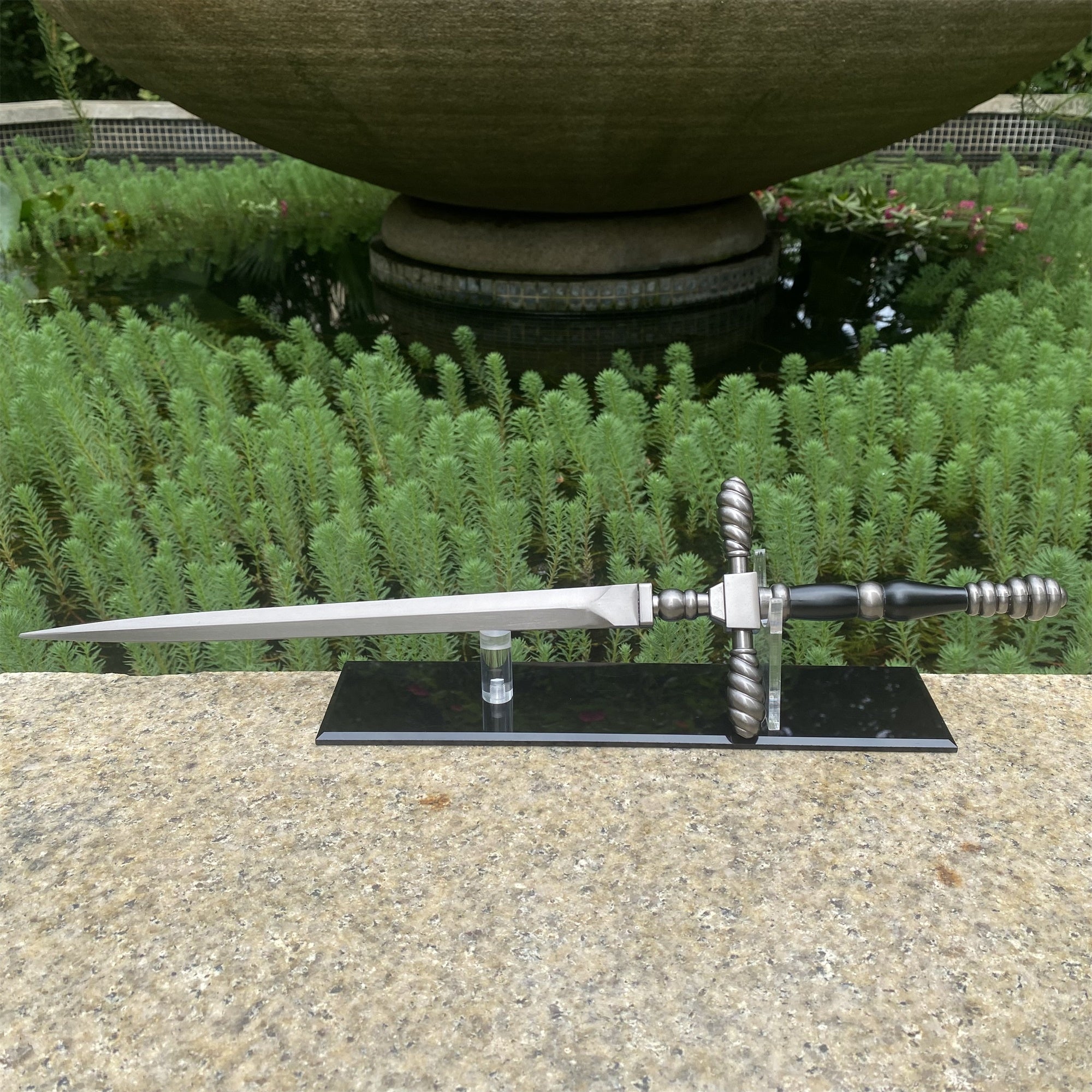 Middle Age Dagger ER Classical Dagger Parry Dagger Misericorde 3 in 1 Pack Misericorde & Acrylic Stand - Tophatter Daily Deals