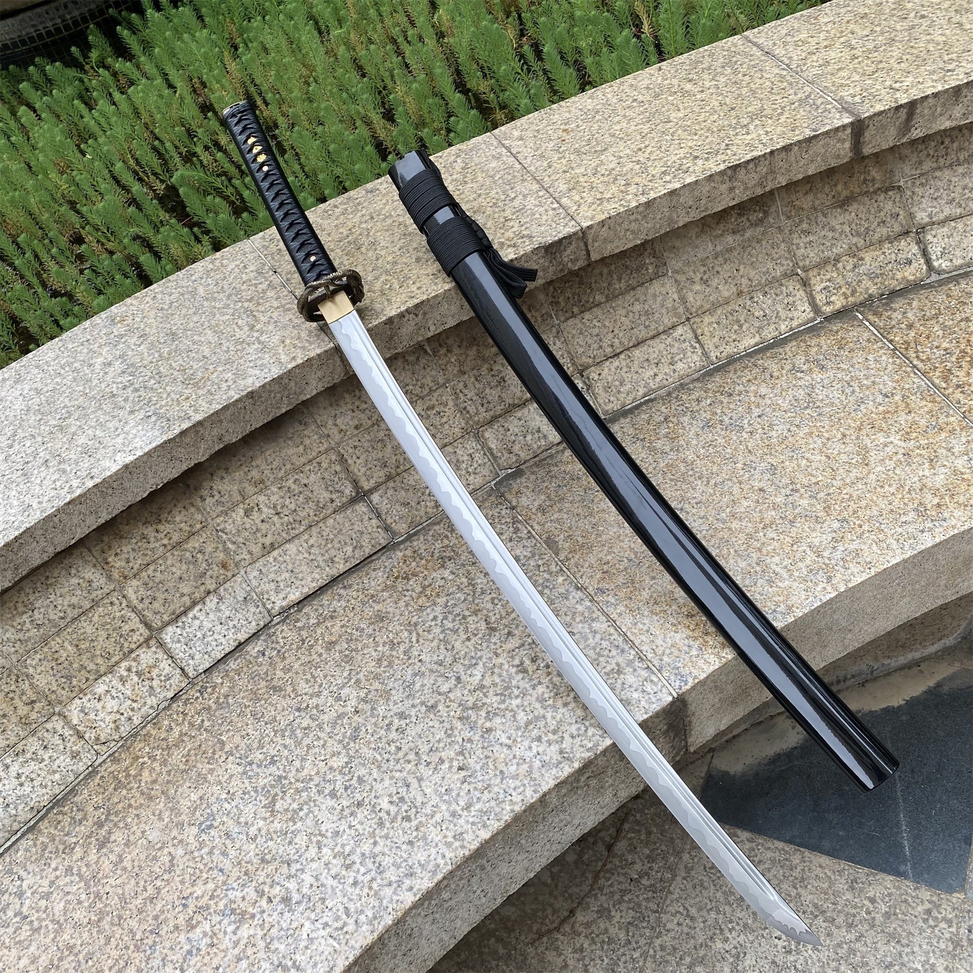 Skyrim Katana Blade Sword Akaviri Sword Manganese Steel IRL Replica - Tophatter Daily Deals