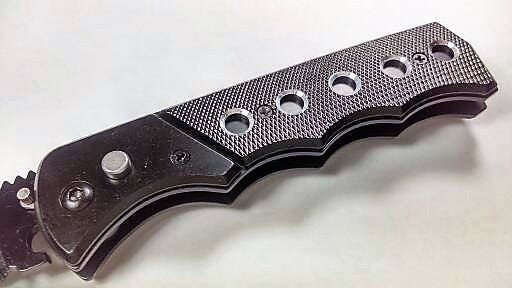 Black Tactical Diamond Grip Automatic Knife Serrated w/ Saftey Lock Knife-Auto - Tophatter Daily Deals