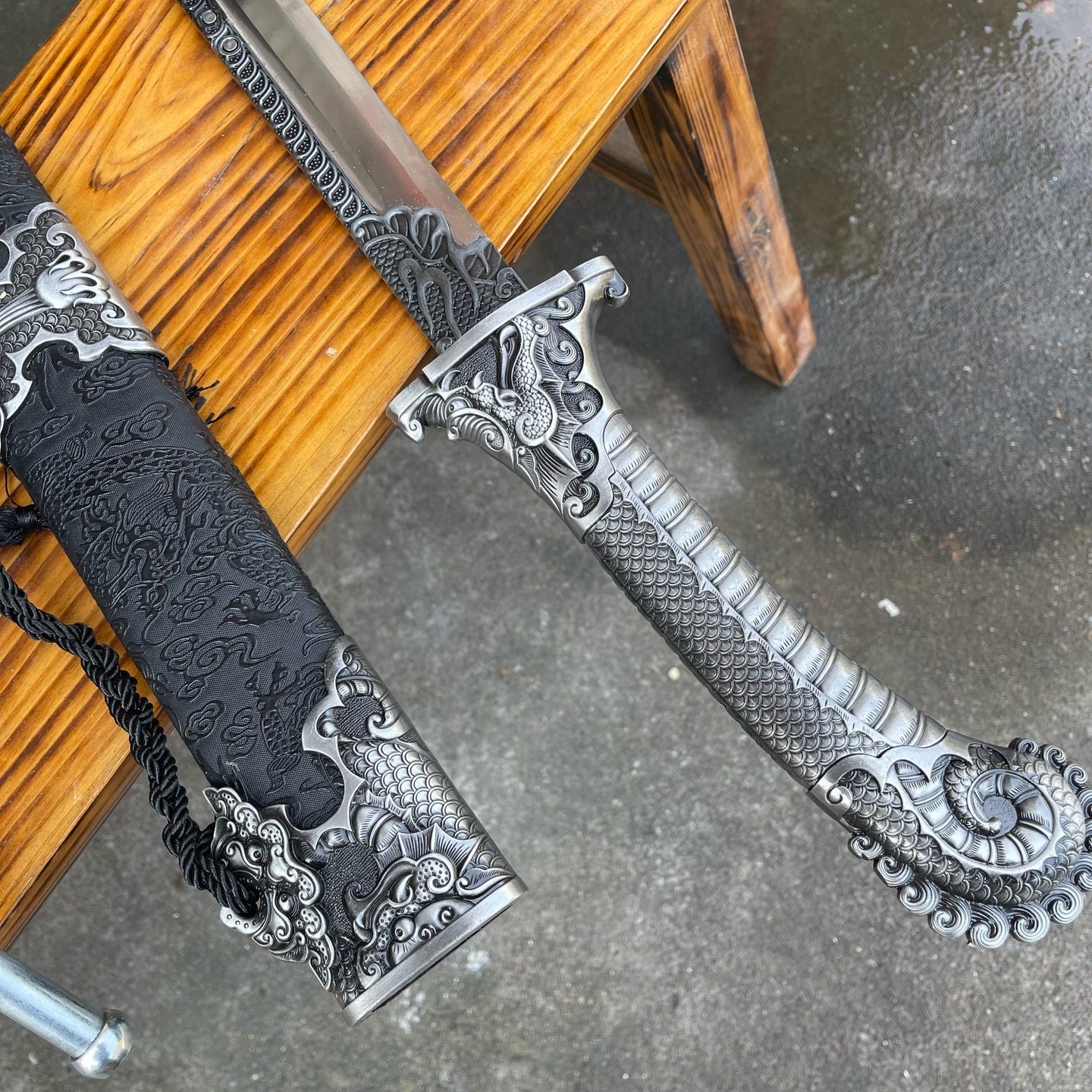 Tiger Tamer Dragon Slayer Saber - Tophatter Daily Deals