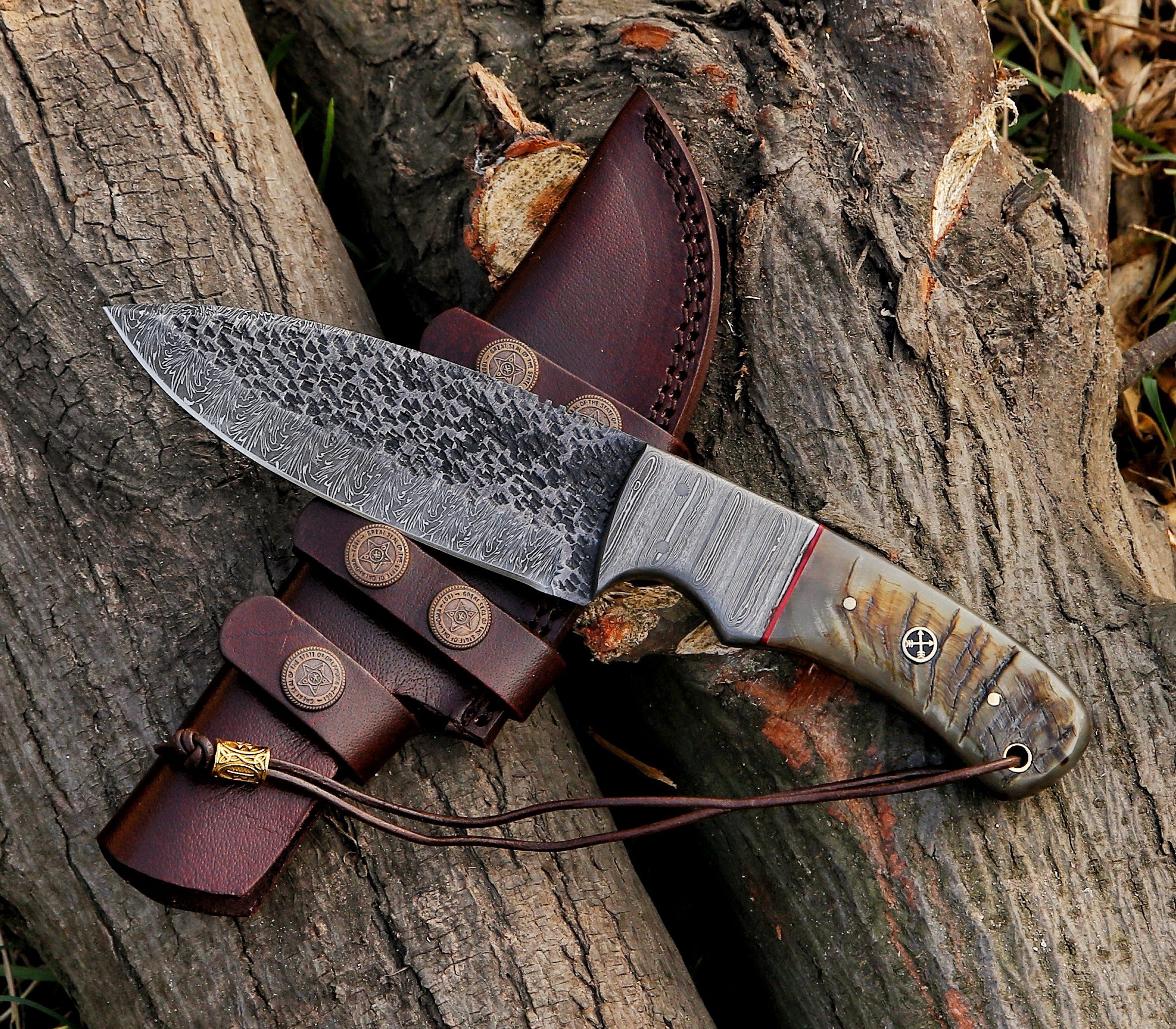 Custom Handmade Hammered Damascus Steel Hunting Skinning Knife - TOPHATTER'S ARMORY DEALS Collectible Weapons - Tophatter Daily Deals
