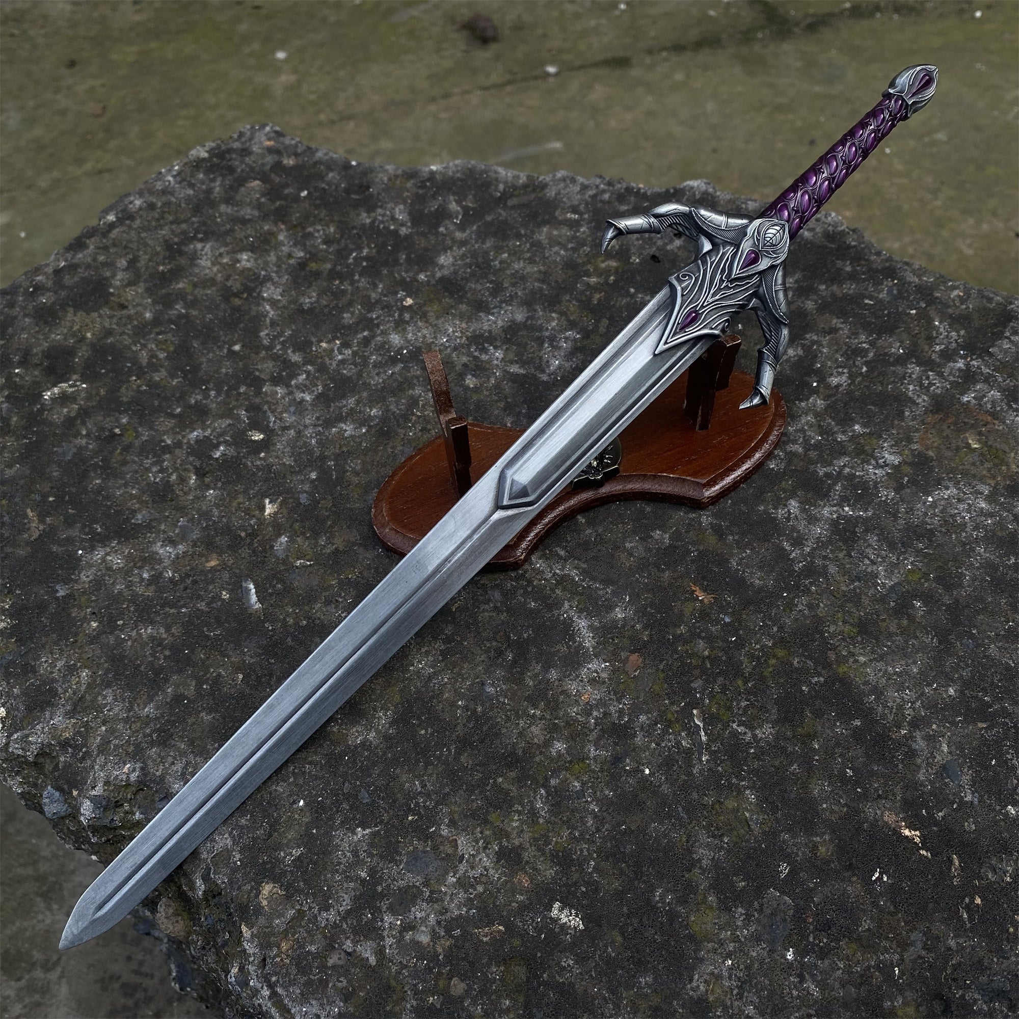 Umbra Sword Oblivion Metal Replica 1/3 Scale - Tophatter Daily Deals