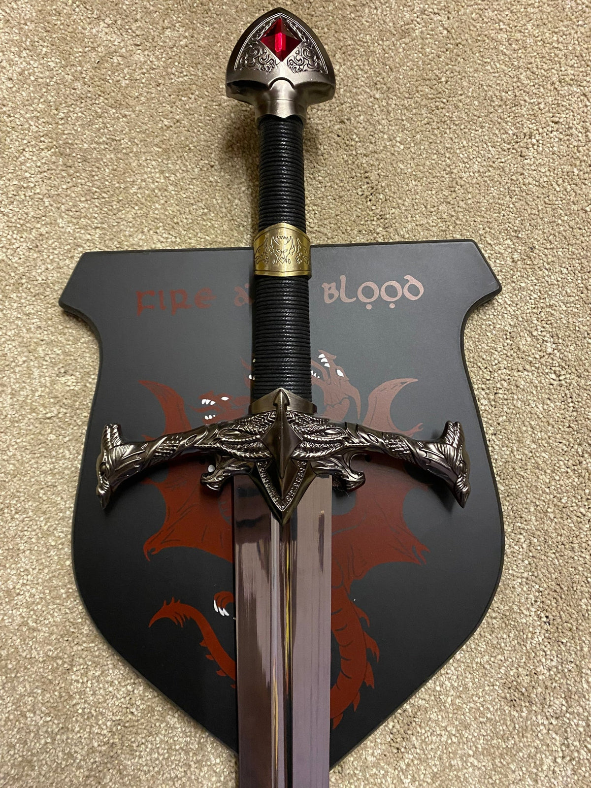 House Of The Dragon - Aegon The Conqueror Blackfyre Sword - Tophatter Daily Deals
