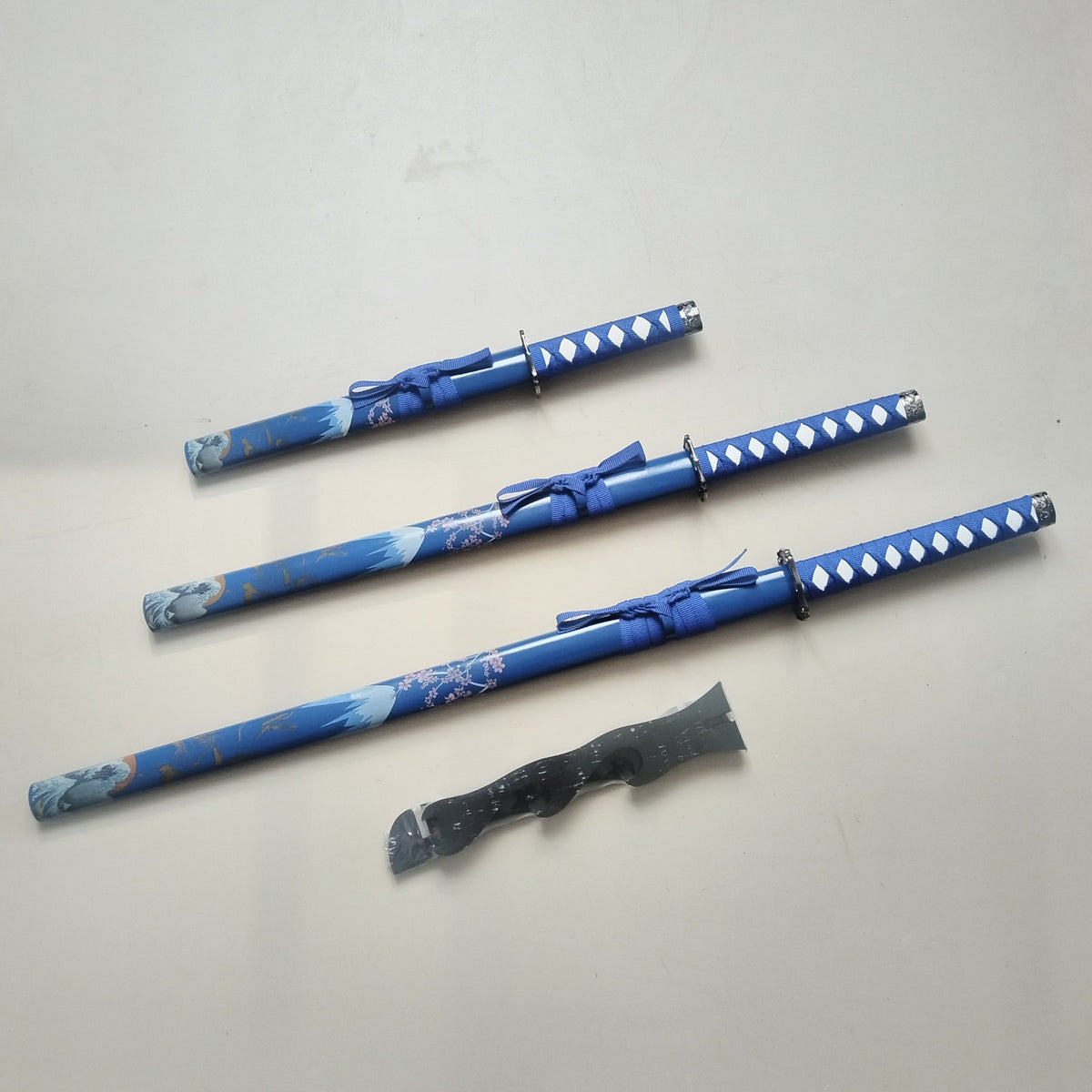 Hokusai Great Wave - Display (Straight Blade) Katana Daisho Triple Set Katana - Tophatter Daily Deals