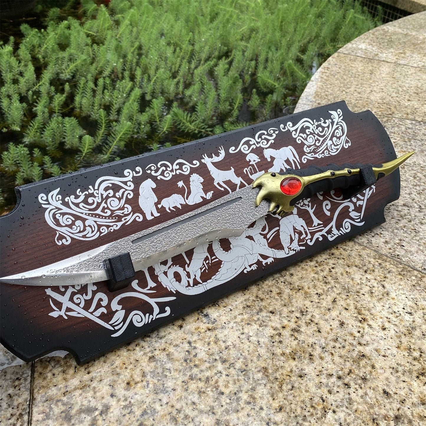 Arya Stark Catspaw Dagger 1:1 Replica With Display Plate - Tophatter Daily Deals
