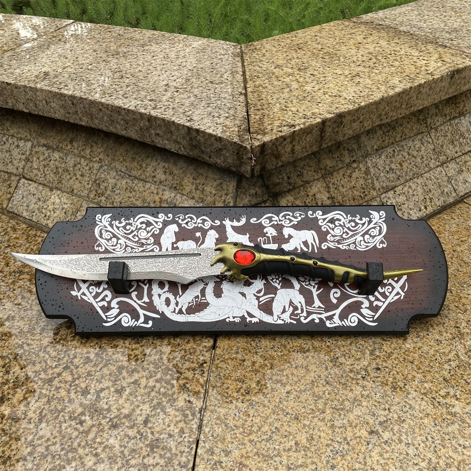 Arya Stark Catspaw Dagger 1:1 Replica With Display Plate - Tophatter Daily Deals