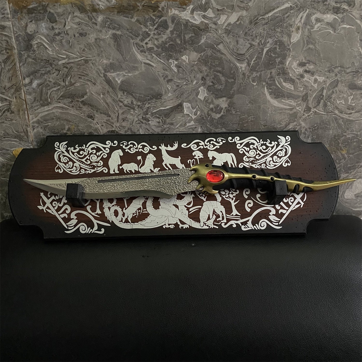 Arya Stark Catspaw Dagger 1:1 Replica With Display Plate - Tophatter Daily Deals