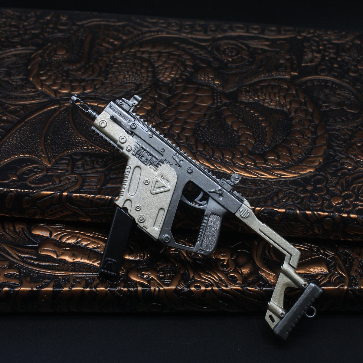Metal KRISS Vector Miniature Alloy SMG 14CM/5.5" - Tophatter Daily Deals