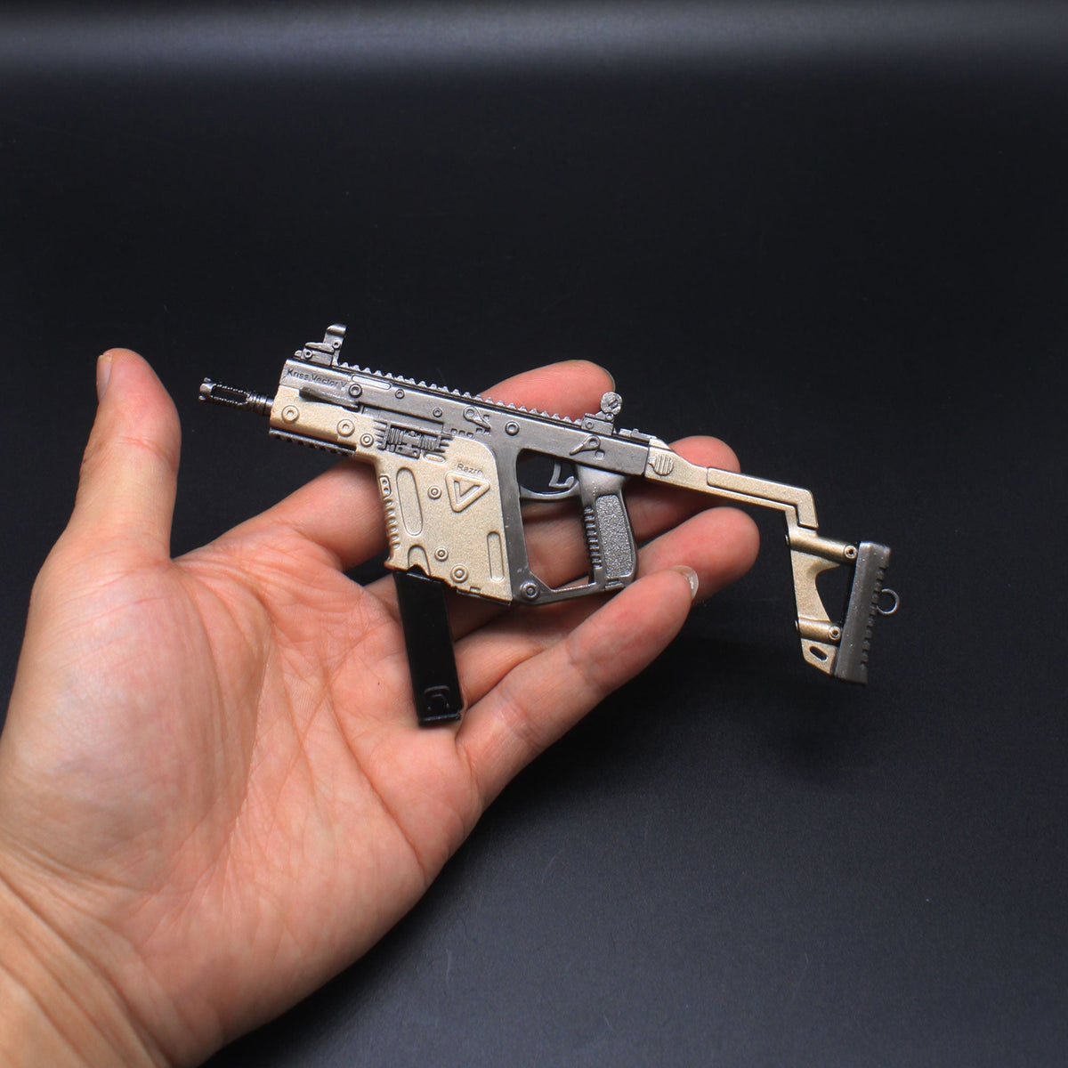 Metal KRISS Vector Miniature Alloy SMG 14CM/5.5" - Tophatter Daily Deals