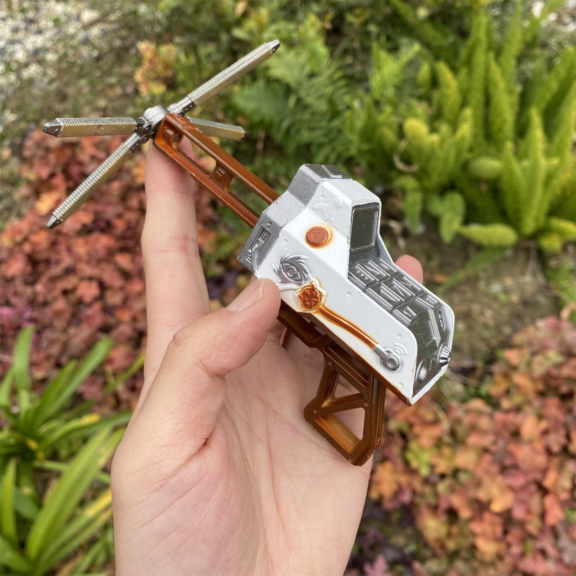 Mini Scale Bloodhound Wraith Gibraltar Mirage Wattson Crypto Valkyrie Heirloom Metal Crafts Wattson Heirloom 13CM - Tophatter Daily Deals