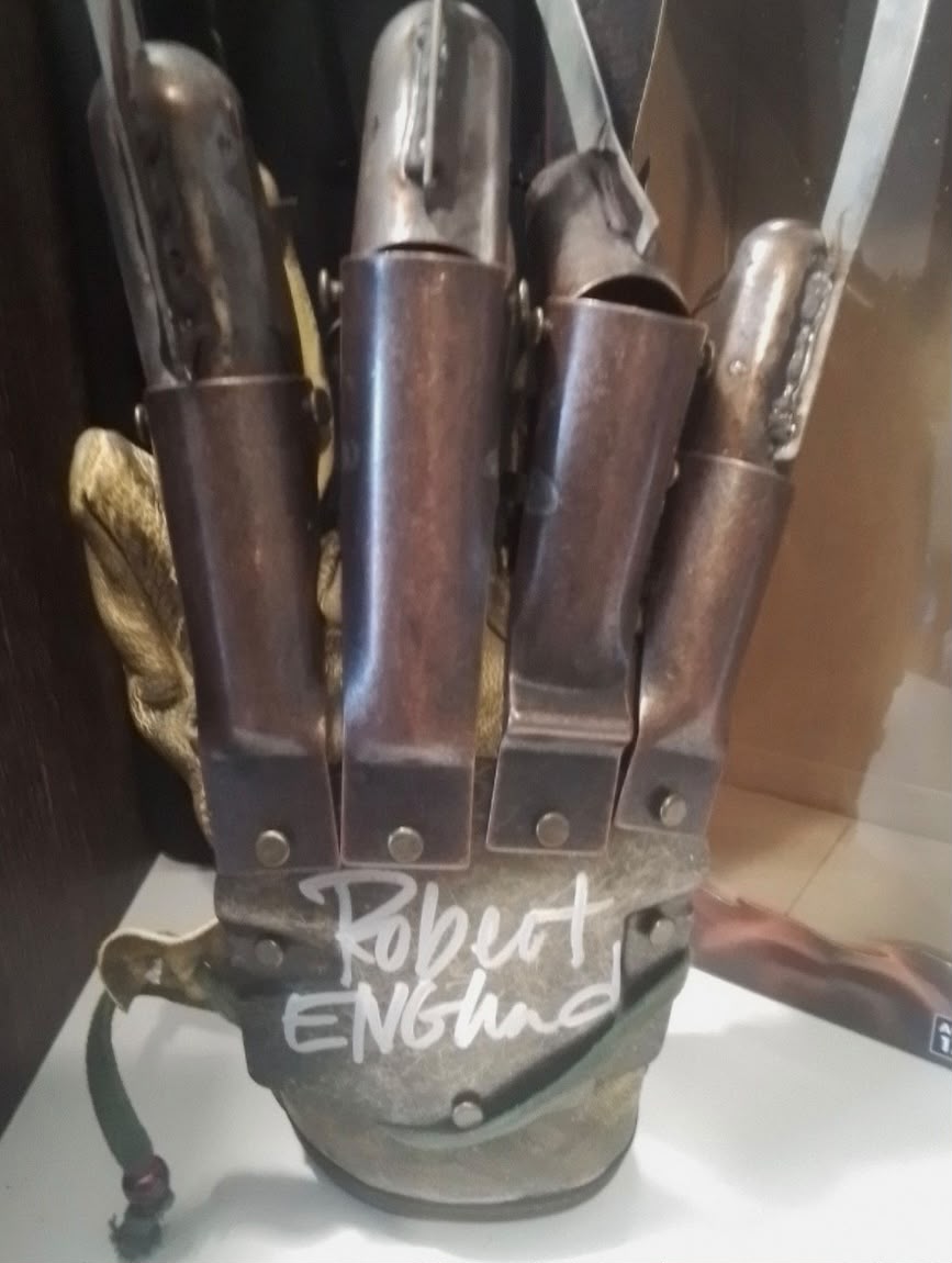 A Nightmare on Elm Street – Freddy Krueger Officially Licensed Glove Signed by Robert Englund (SWAU Authenticated) Replica Glove - Tophatter Daily Deals