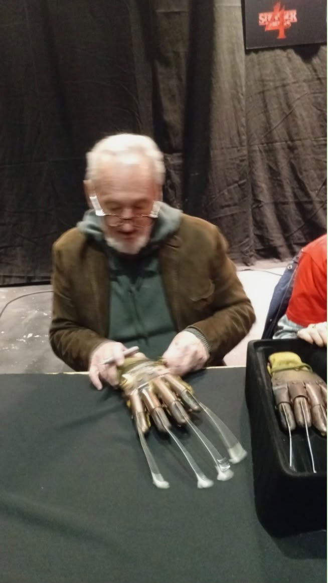 A Nightmare on Elm Street – Freddy Krueger Officially Licensed Glove Signed by Robert Englund (SWAU Authenticated) Replica Glove - Tophatter Daily Deals