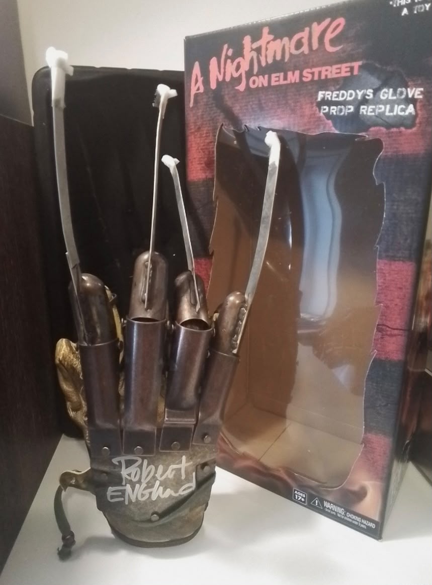 A Nightmare on Elm Street – Freddy Krueger Officially Licensed Glove Signed by Robert Englund (SWAU Authenticated) Replica Glove - Tophatter Daily Deals
