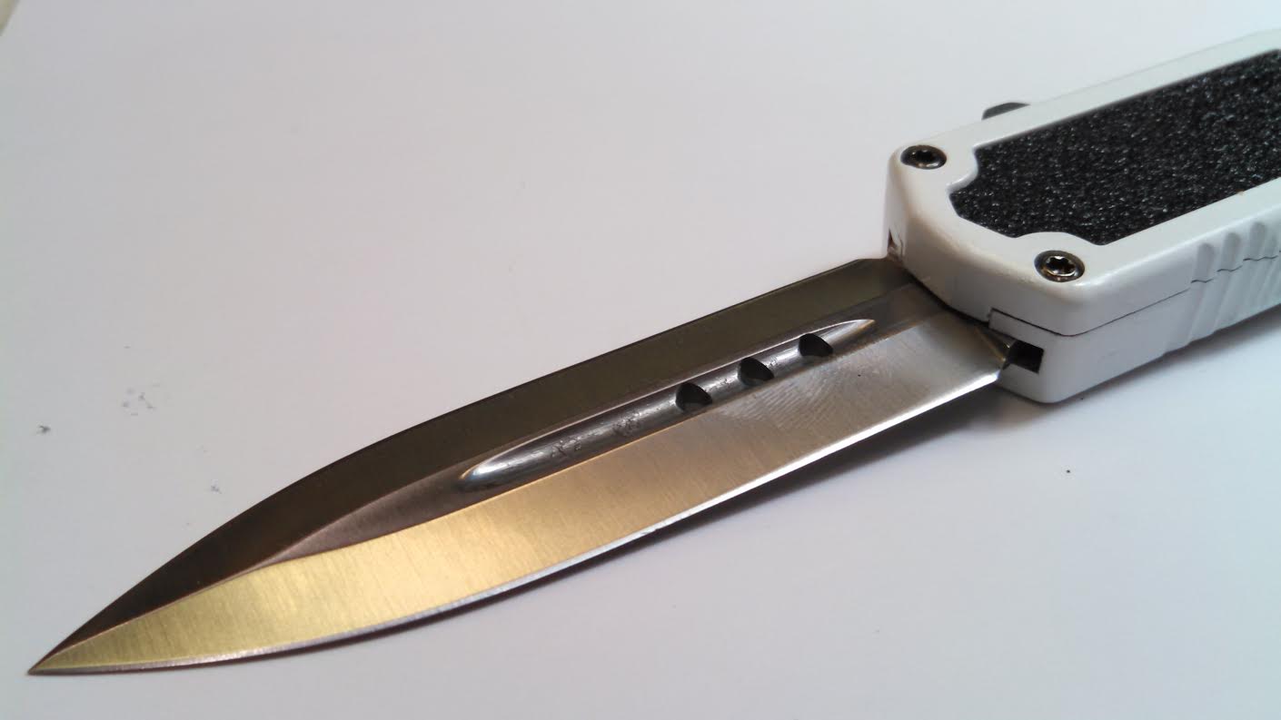 Titan OTF Dual Action White Automatic Knife Plain Edge Dagger Silver Plain Knife-OTF - Tophatter Daily Deals