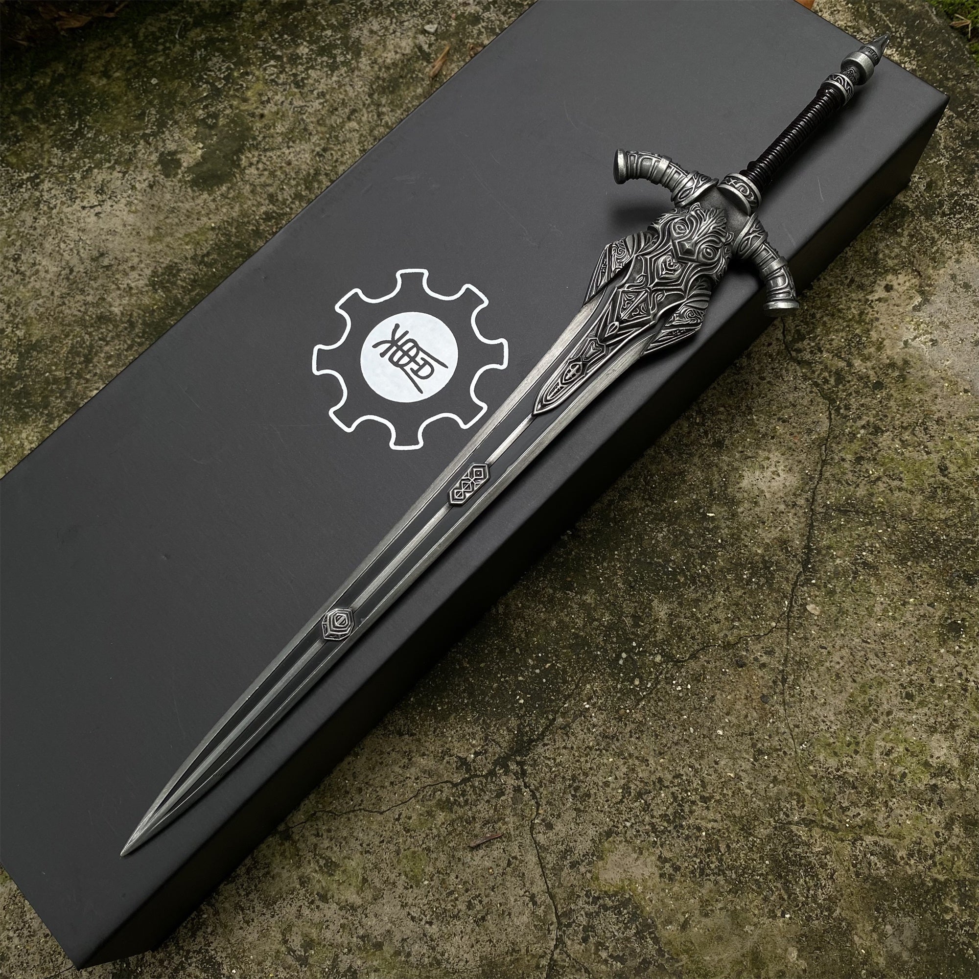 Soul Game Classical Wolf Knight's Greatsword Metal Replica 1/6 Scale - Tophatter Daily Deals